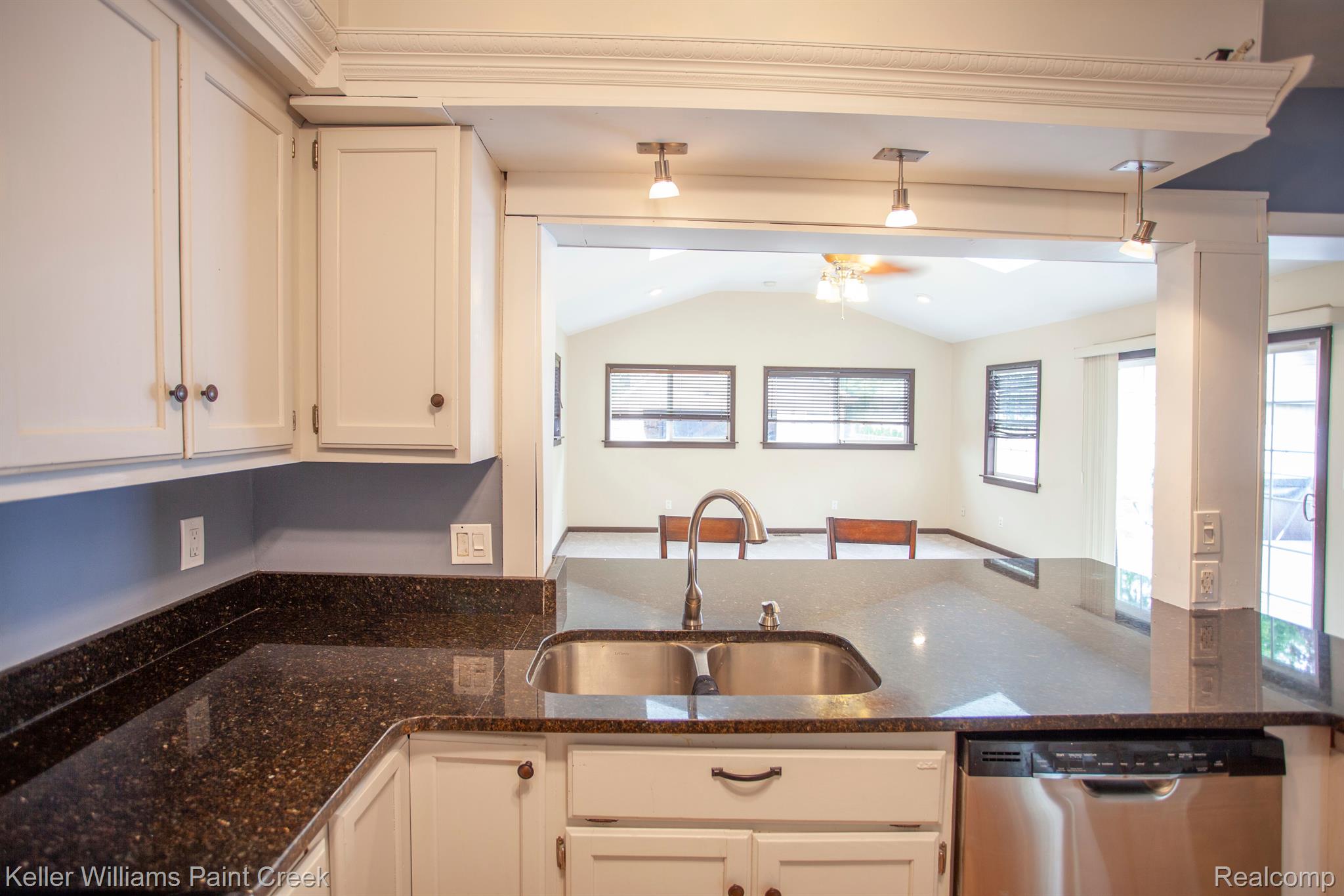 903 E SUNNYBROOK Drive