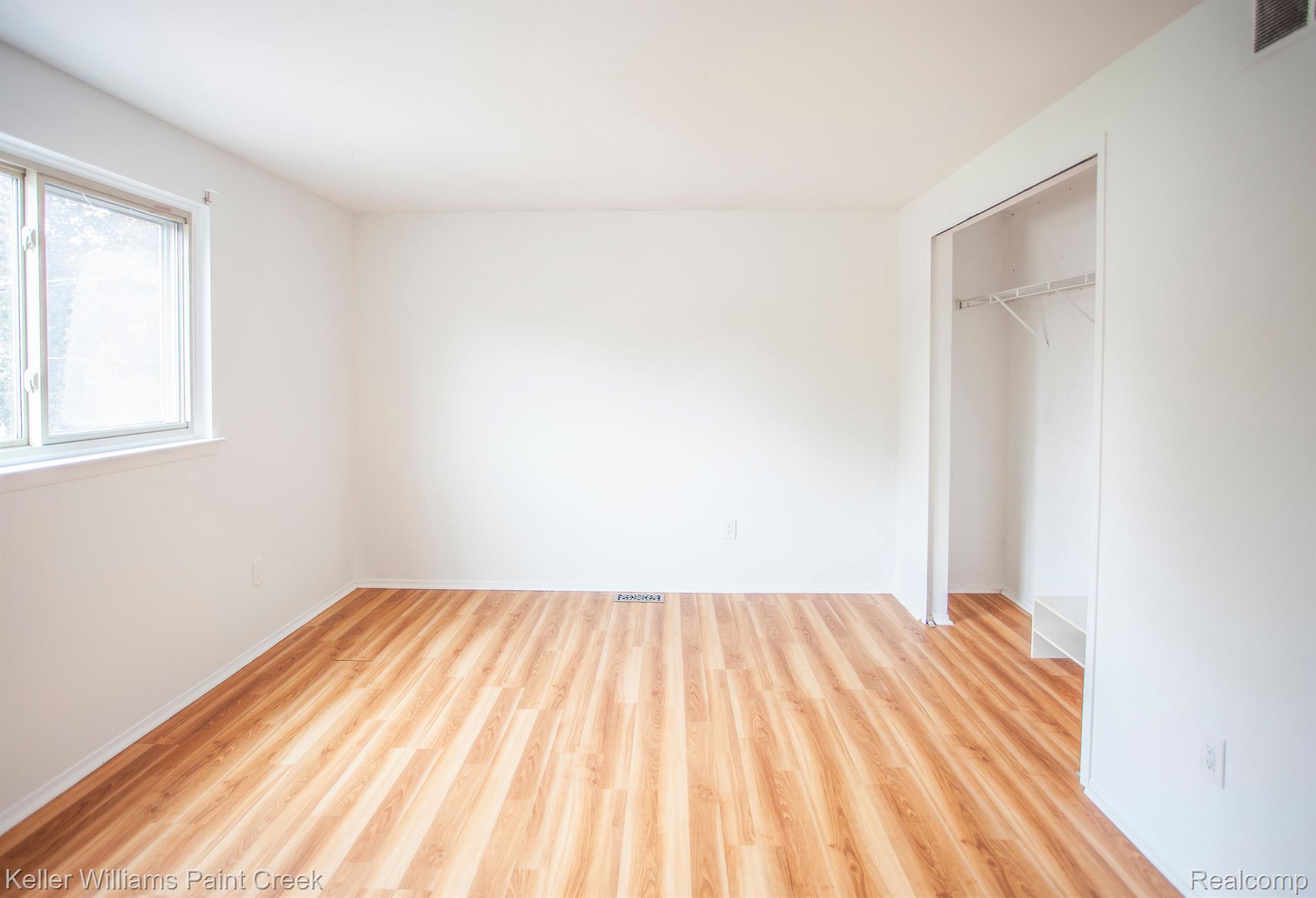 903 E SUNNYBROOK Drive