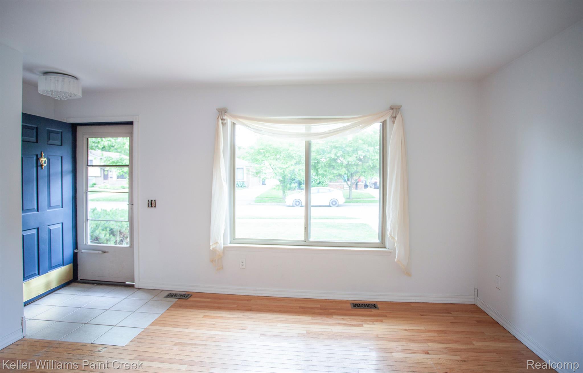 903 E SUNNYBROOK Drive