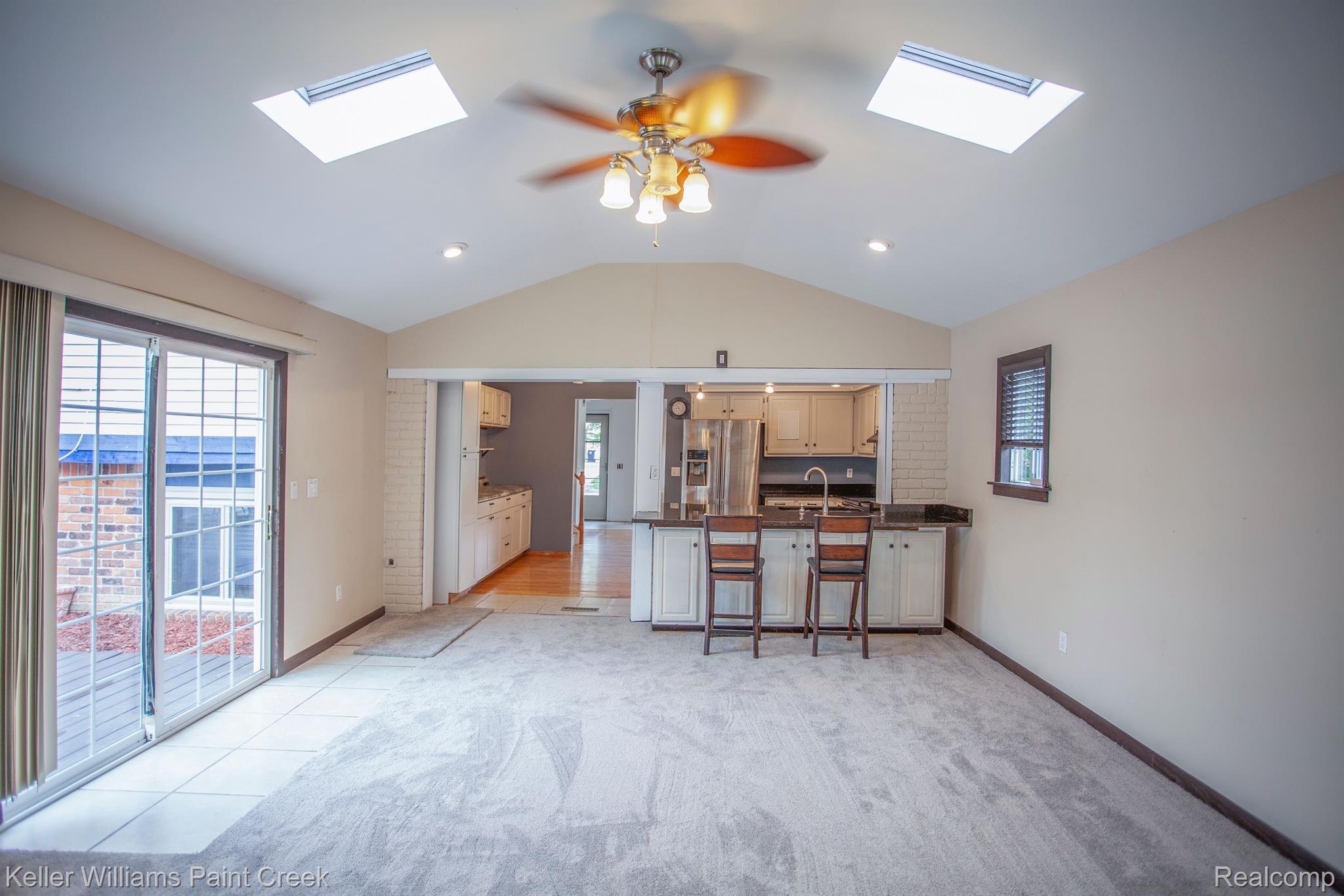 903 E SUNNYBROOK Drive