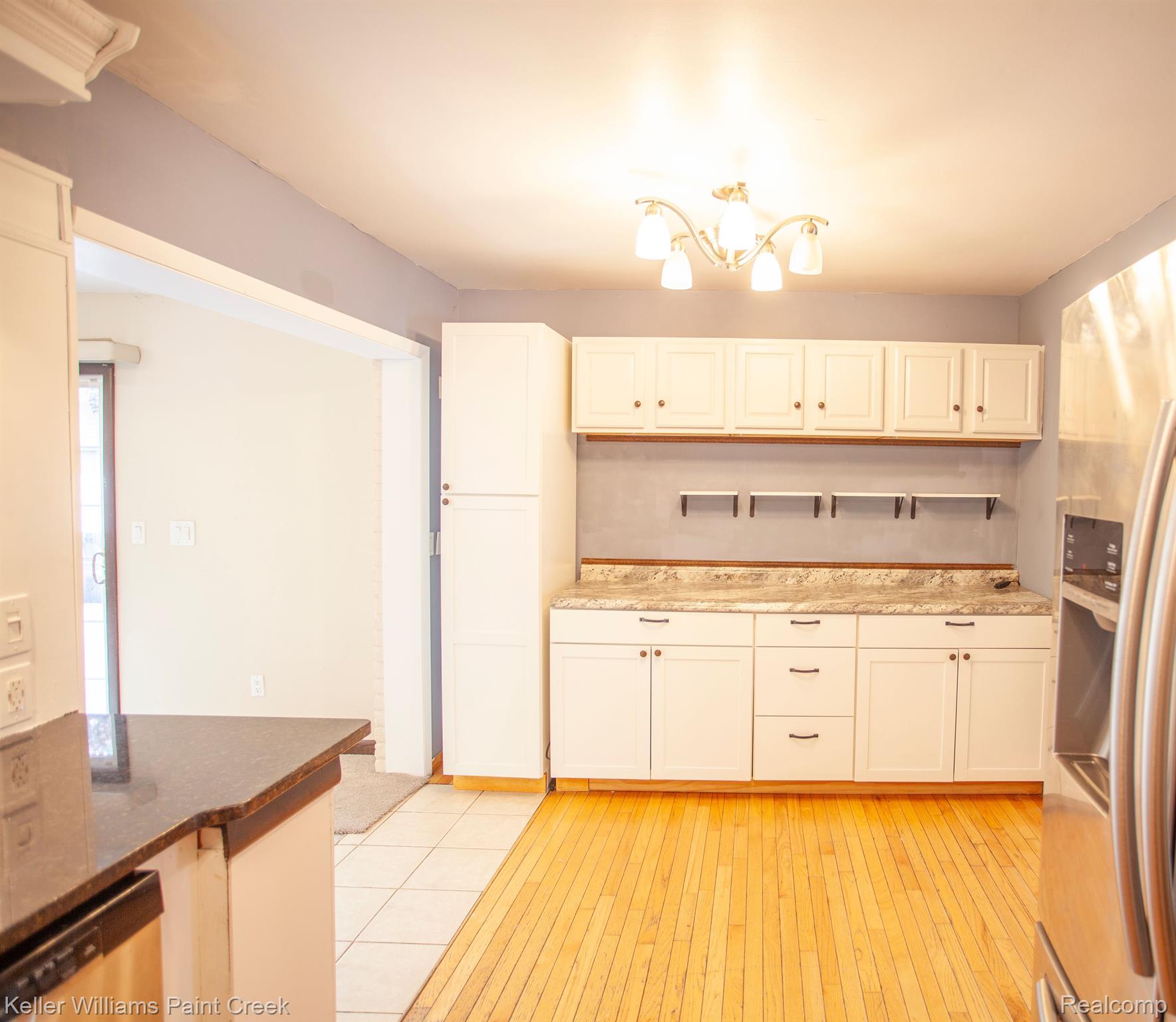 903 E SUNNYBROOK Drive