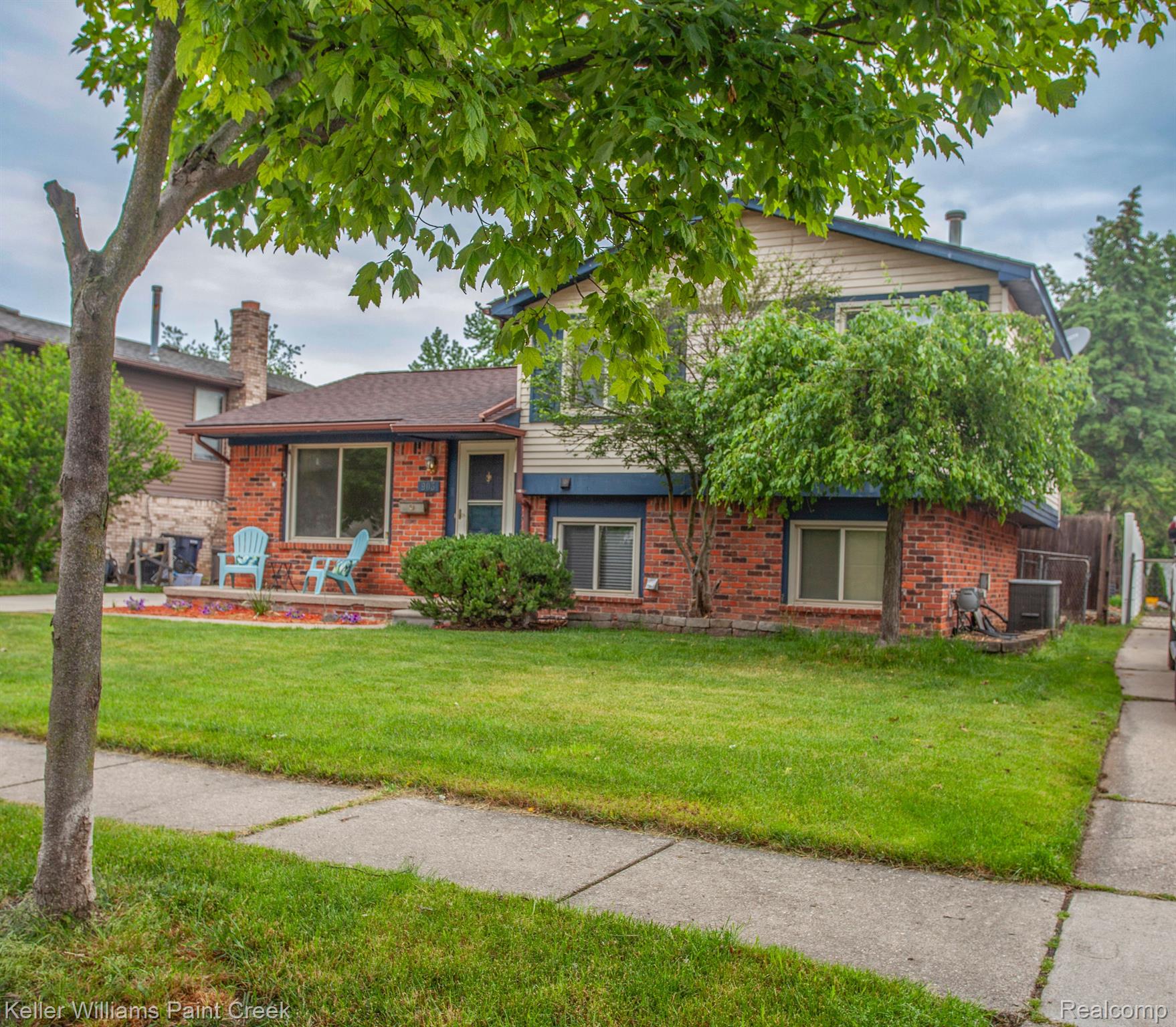 903 E SUNNYBROOK Drive