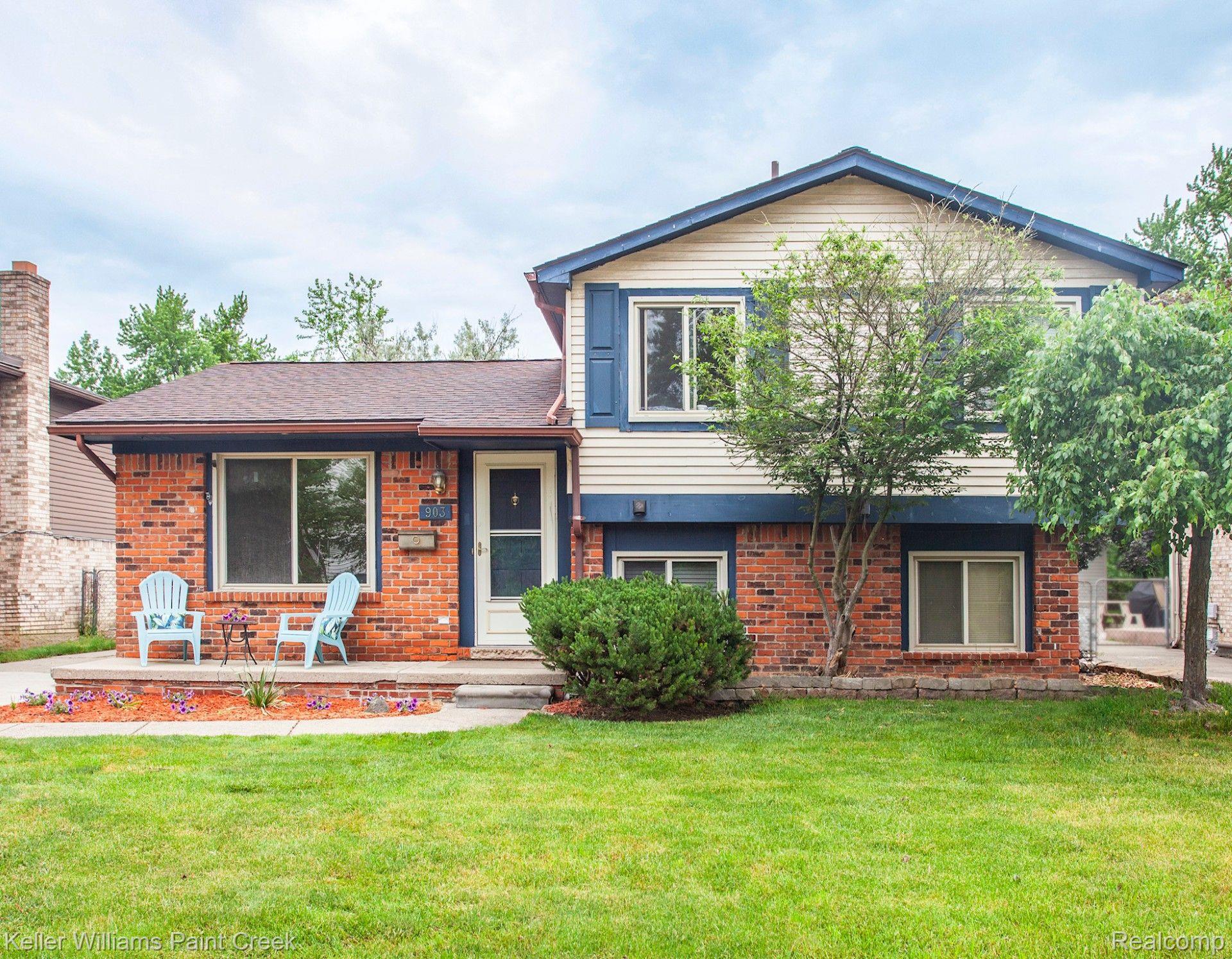 903 E SUNNYBROOK Drive
