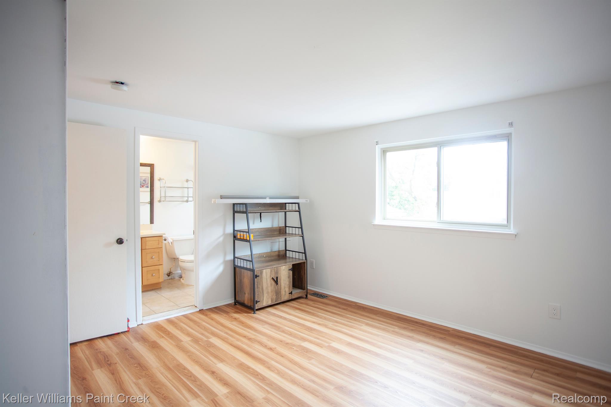 903 E SUNNYBROOK Drive