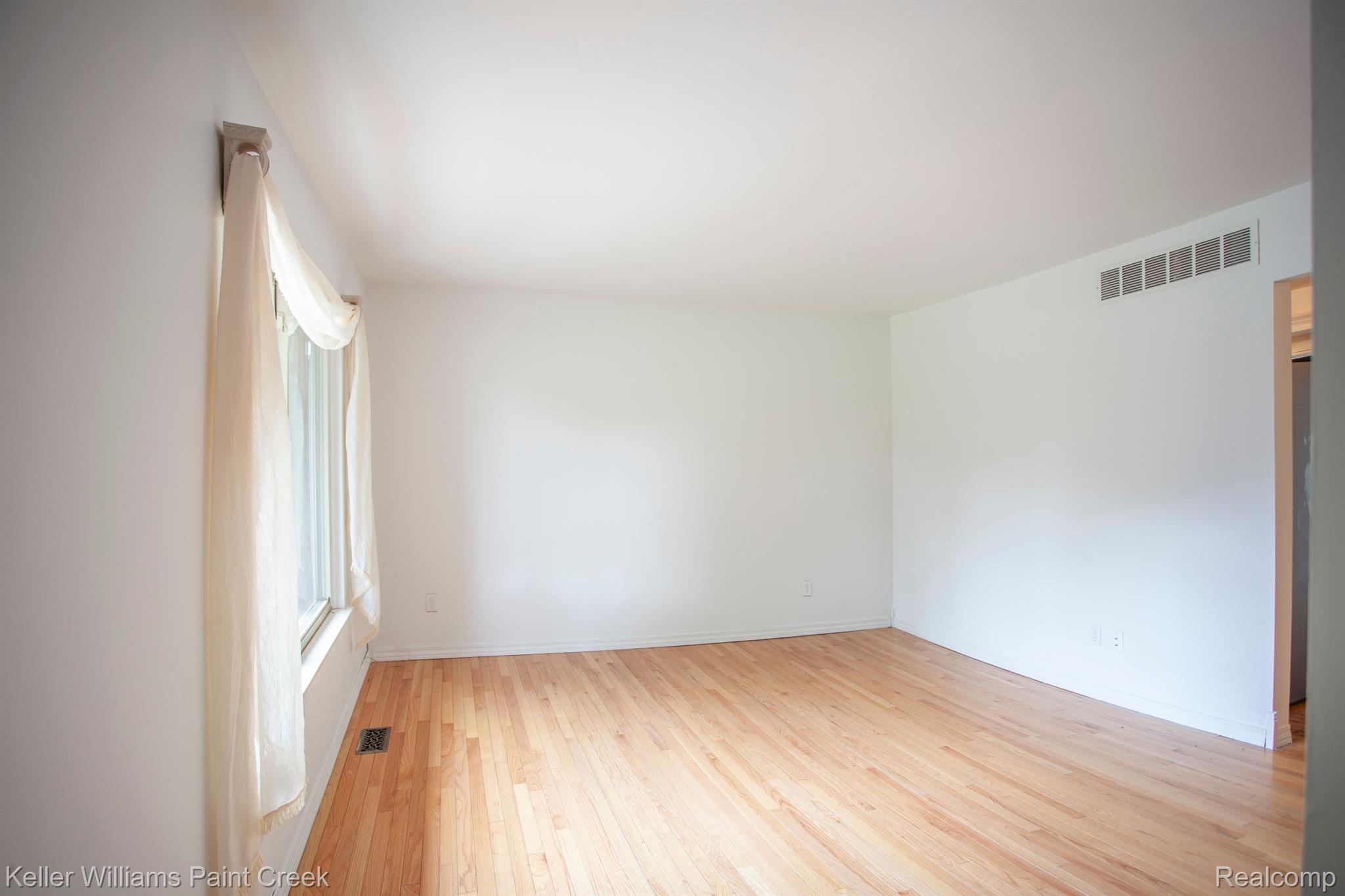 903 E SUNNYBROOK Drive