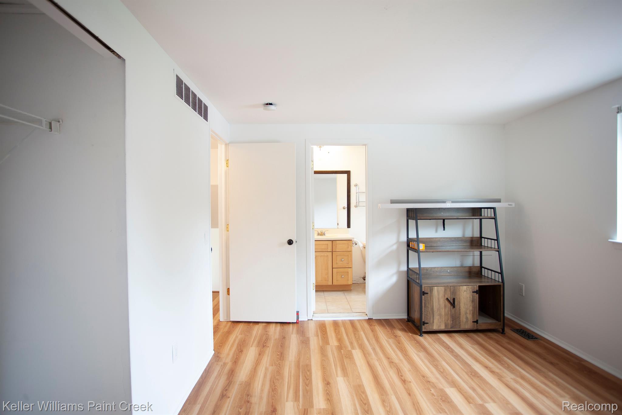 903 E SUNNYBROOK Drive