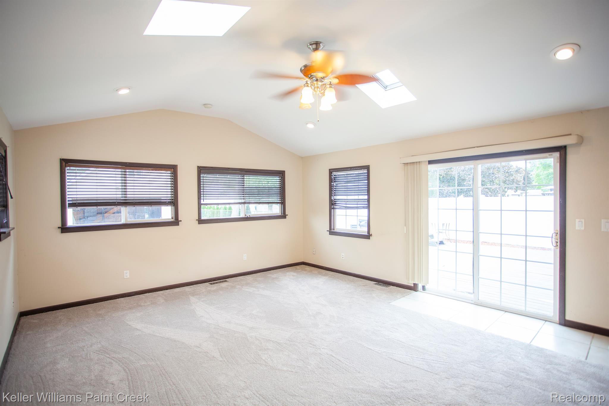 903 E SUNNYBROOK Drive