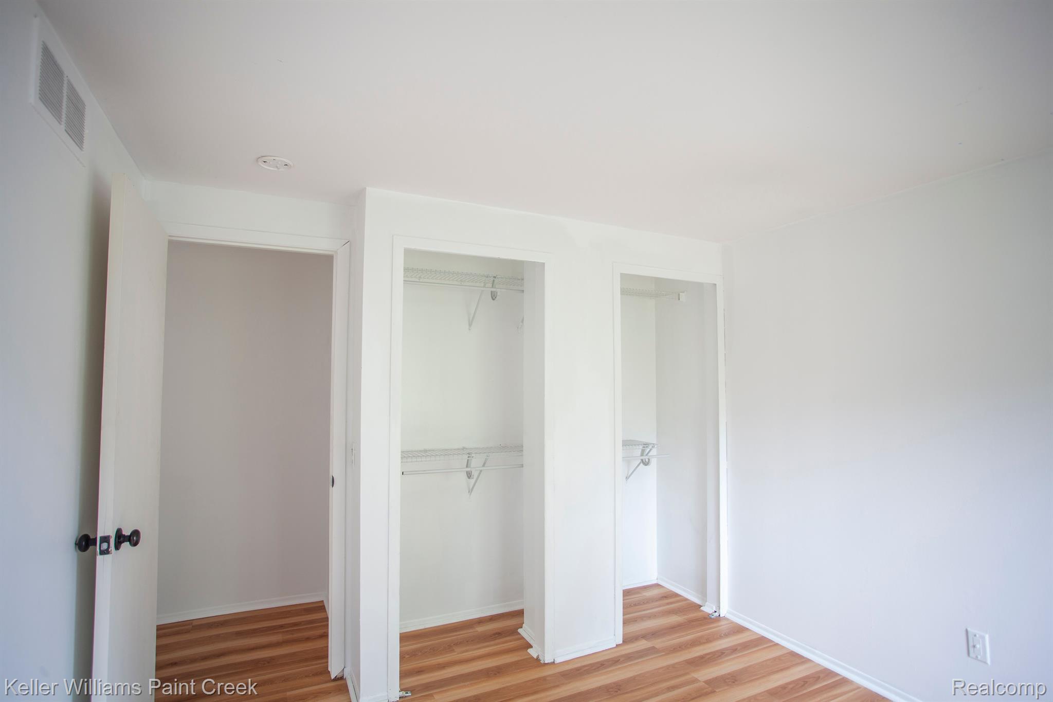 903 E SUNNYBROOK Drive