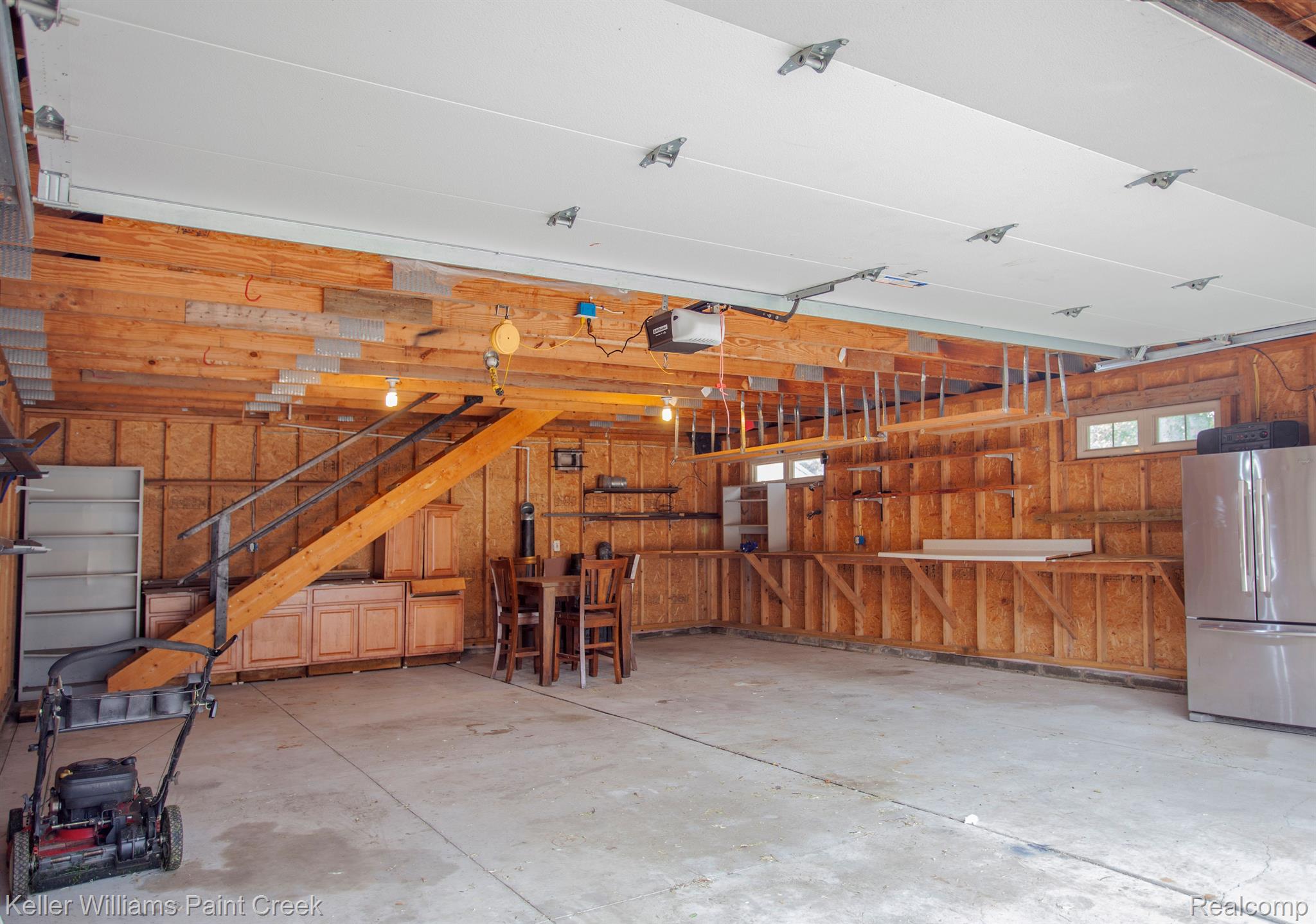 903 E SUNNYBROOK Drive