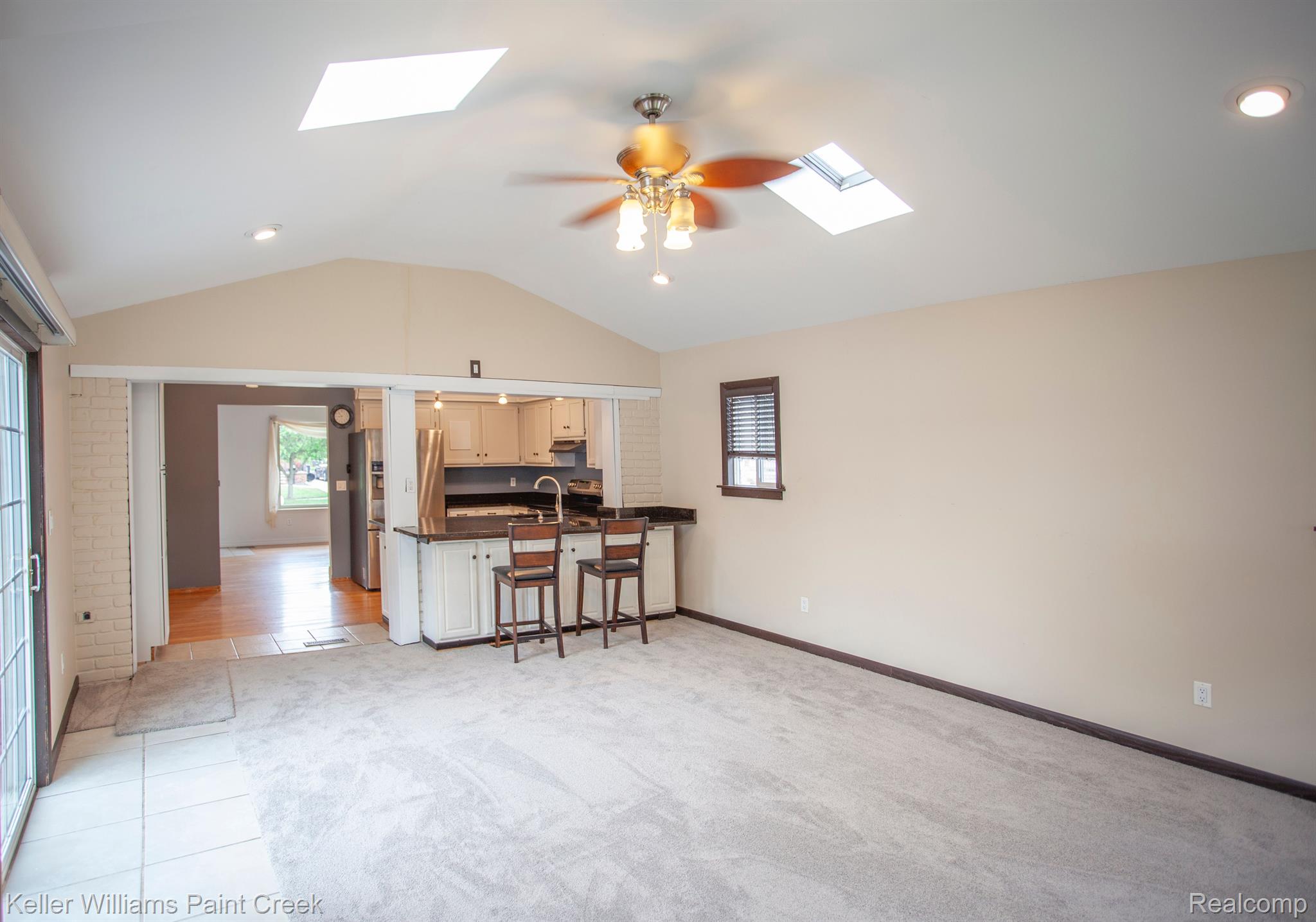 903 E SUNNYBROOK Drive