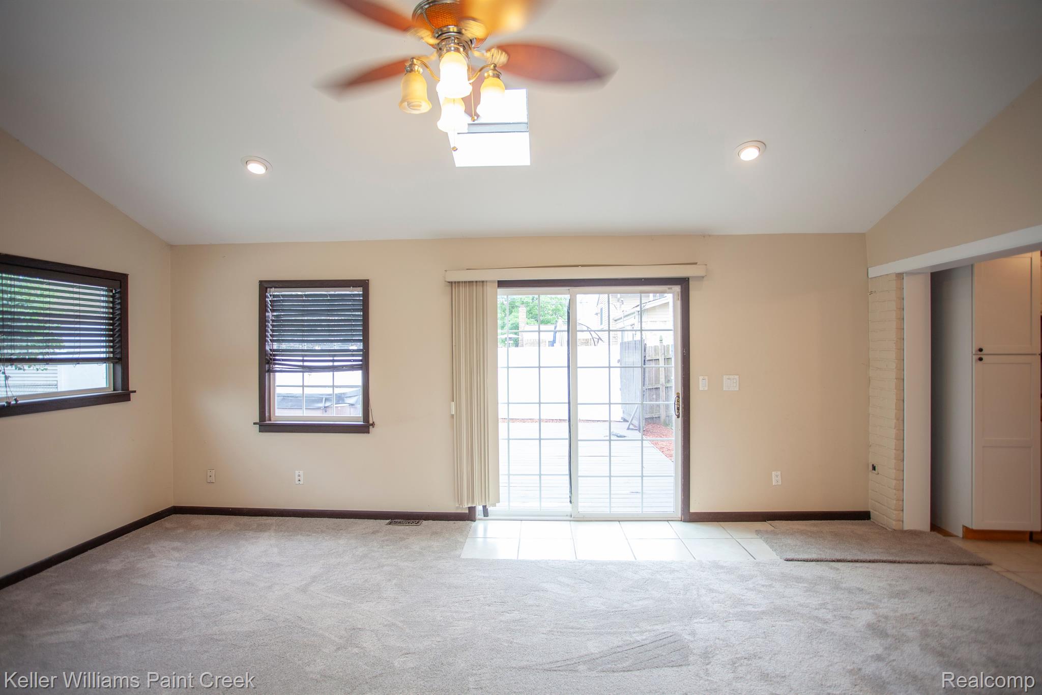 903 E SUNNYBROOK Drive