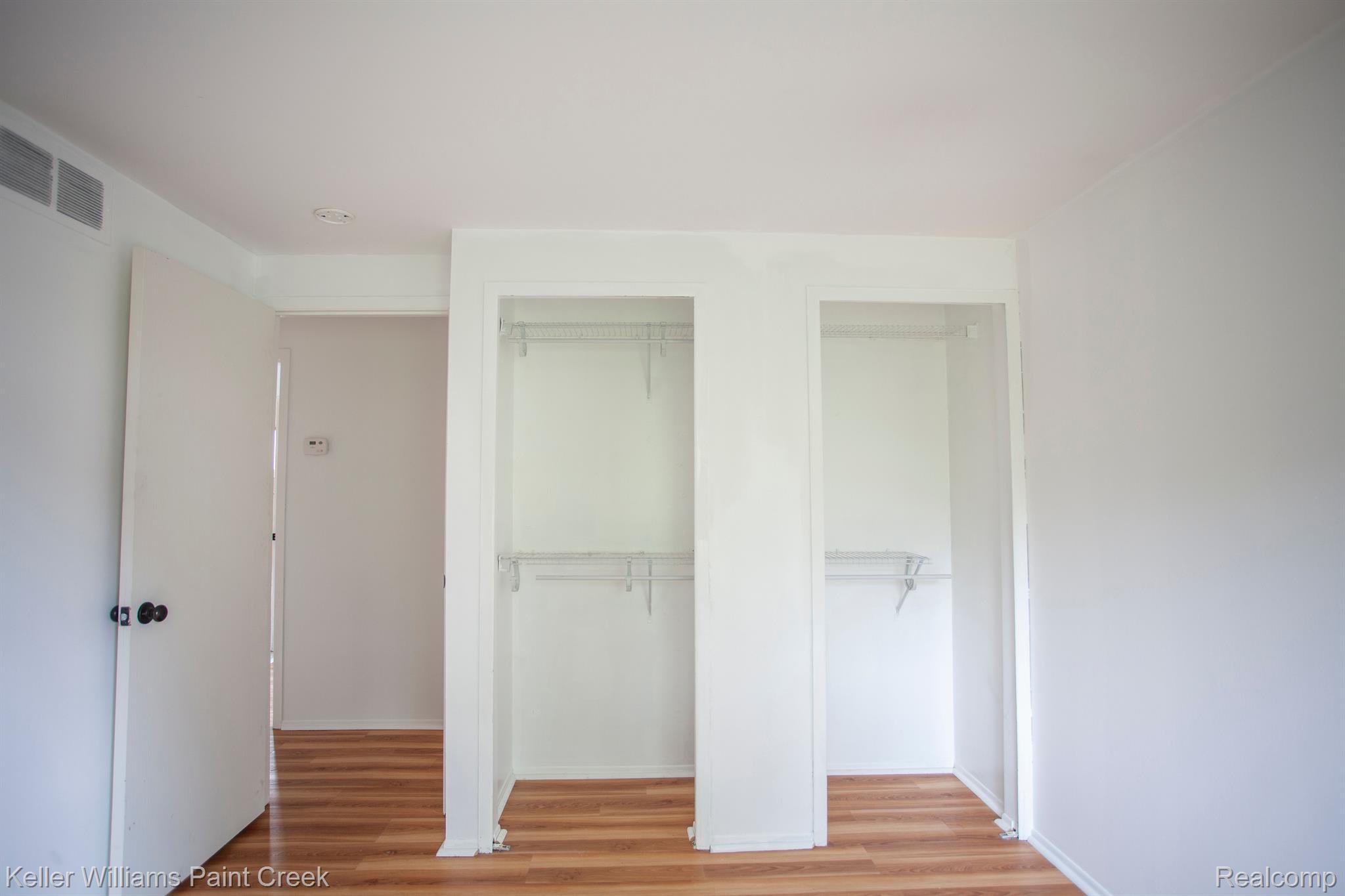 903 E SUNNYBROOK Drive