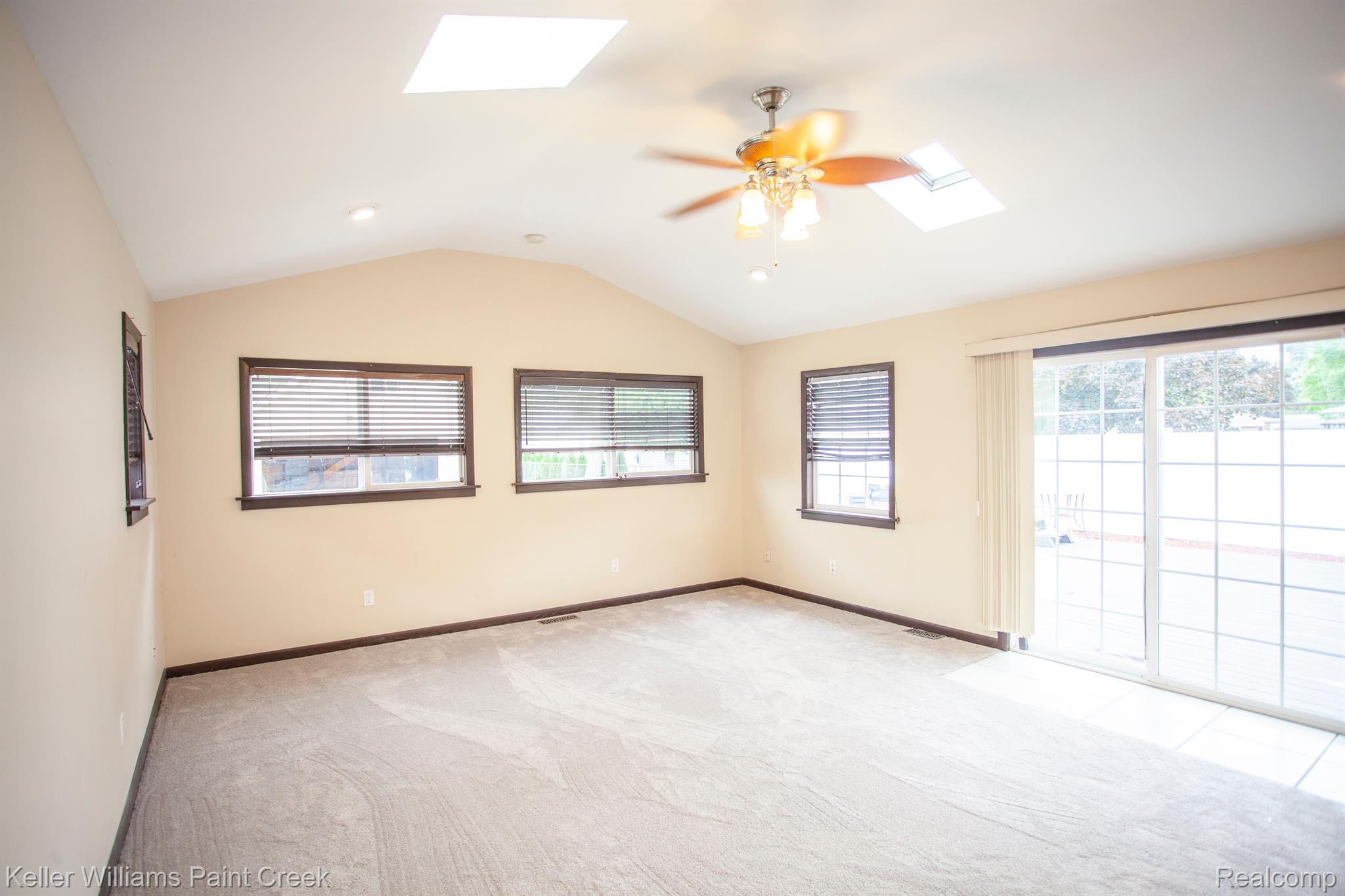 903 E SUNNYBROOK Drive