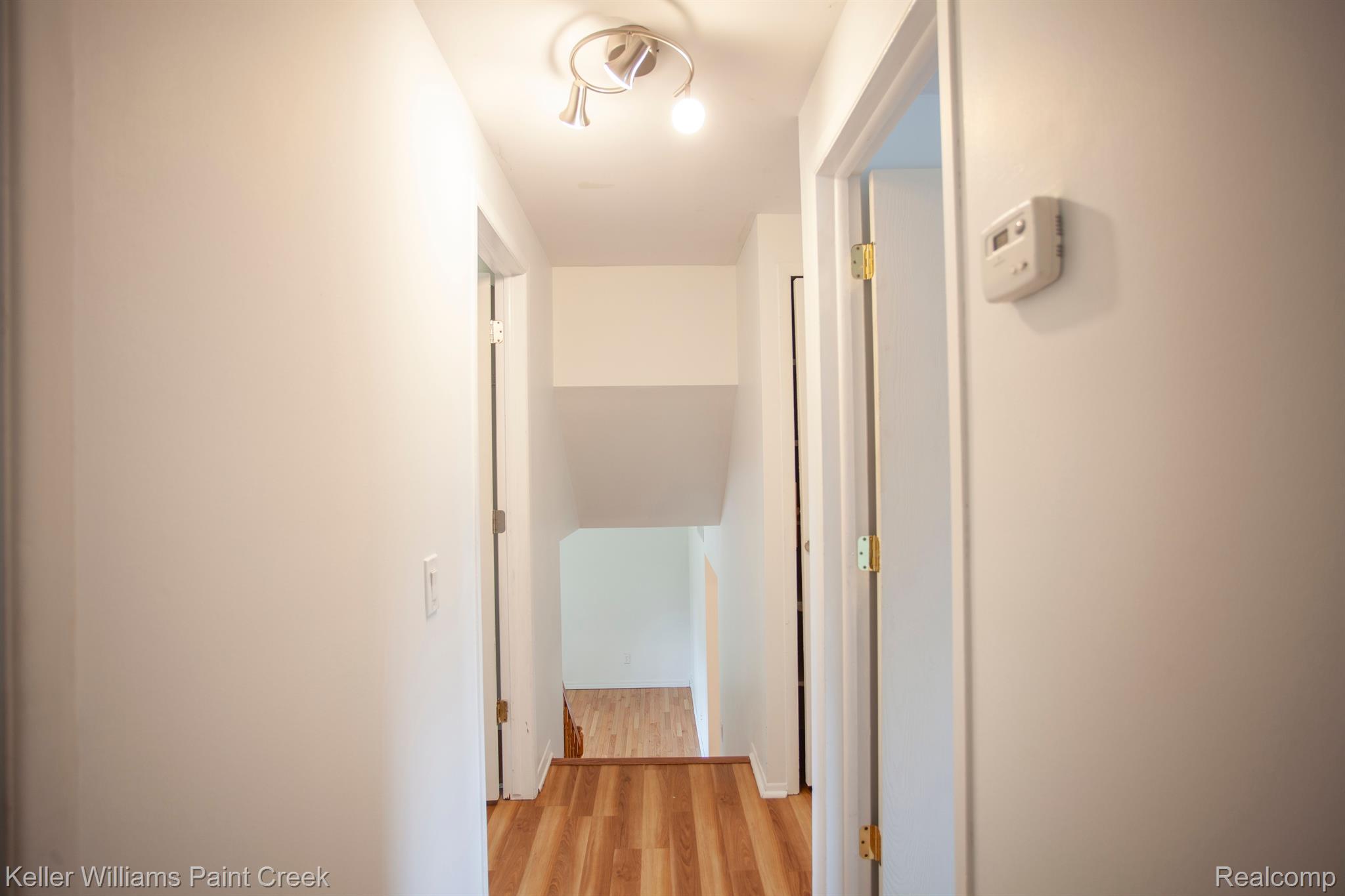 903 E SUNNYBROOK Drive