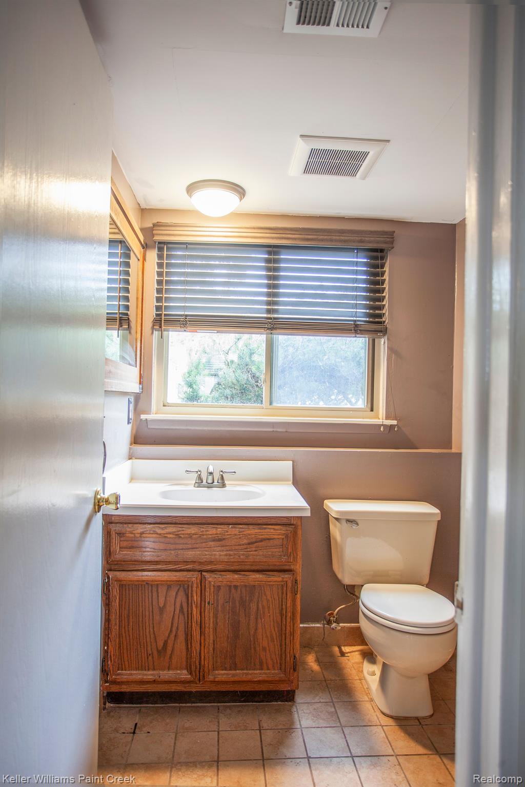 903 E SUNNYBROOK Drive