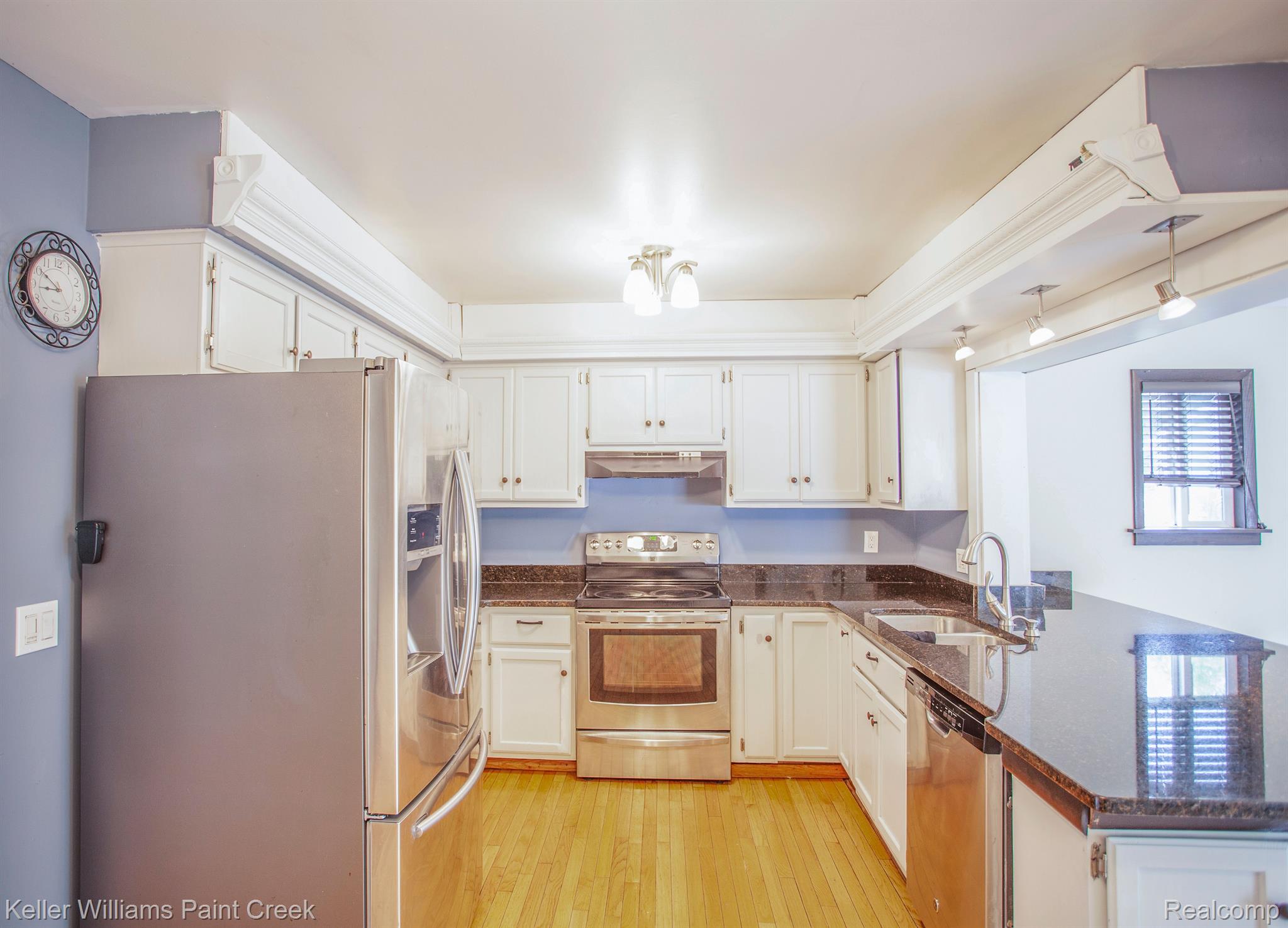 903 E SUNNYBROOK Drive