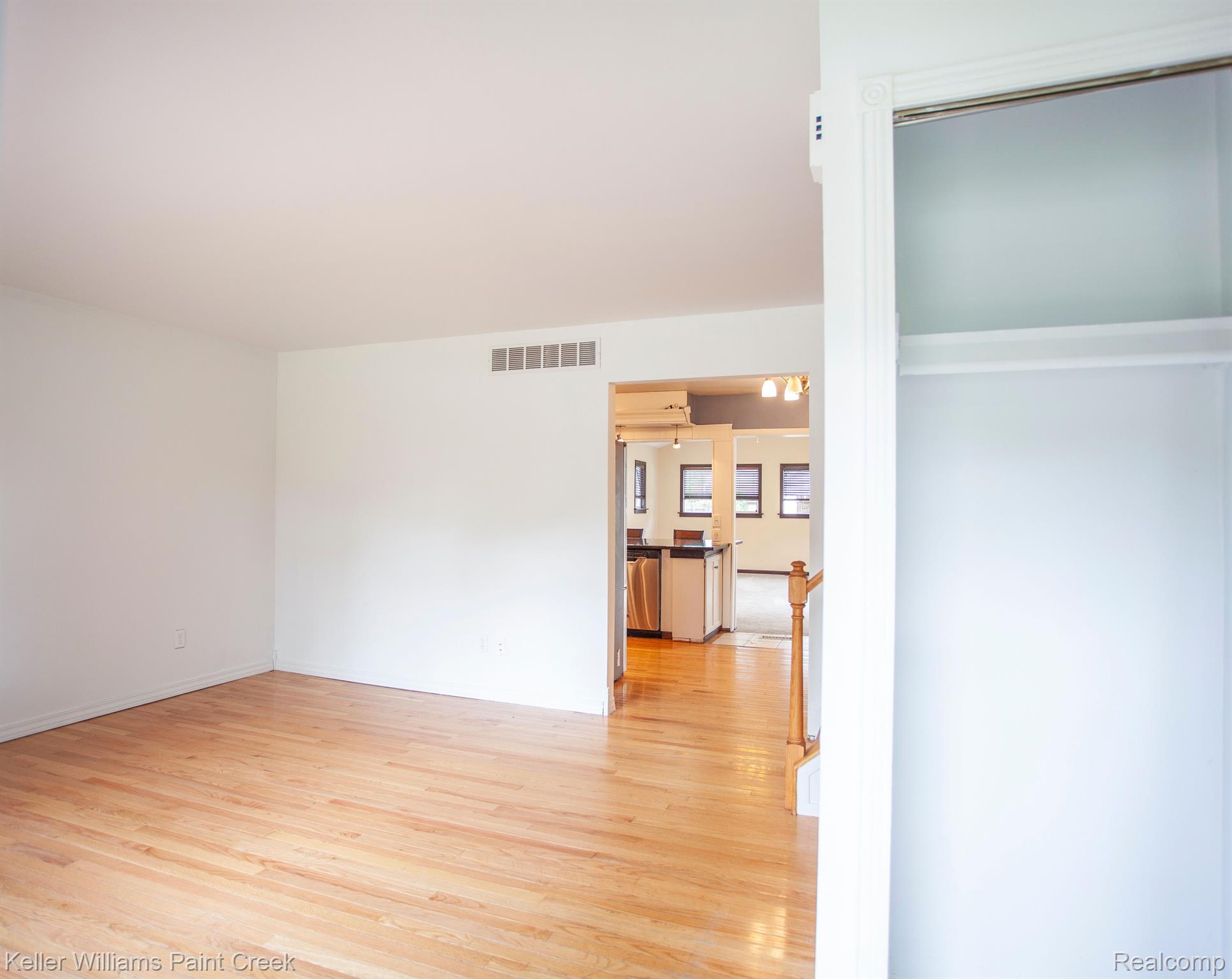 903 E SUNNYBROOK Drive