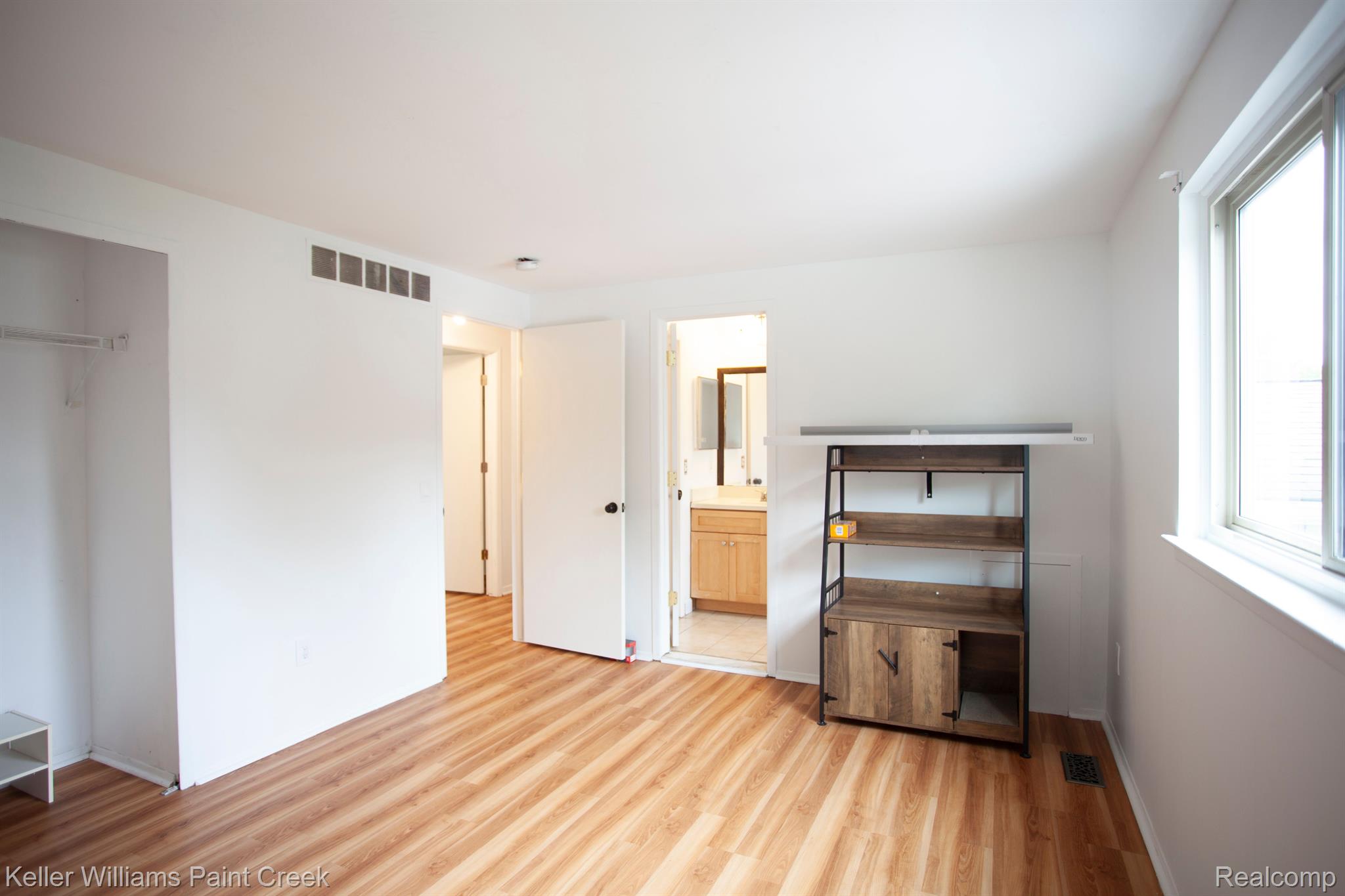 903 E SUNNYBROOK Drive