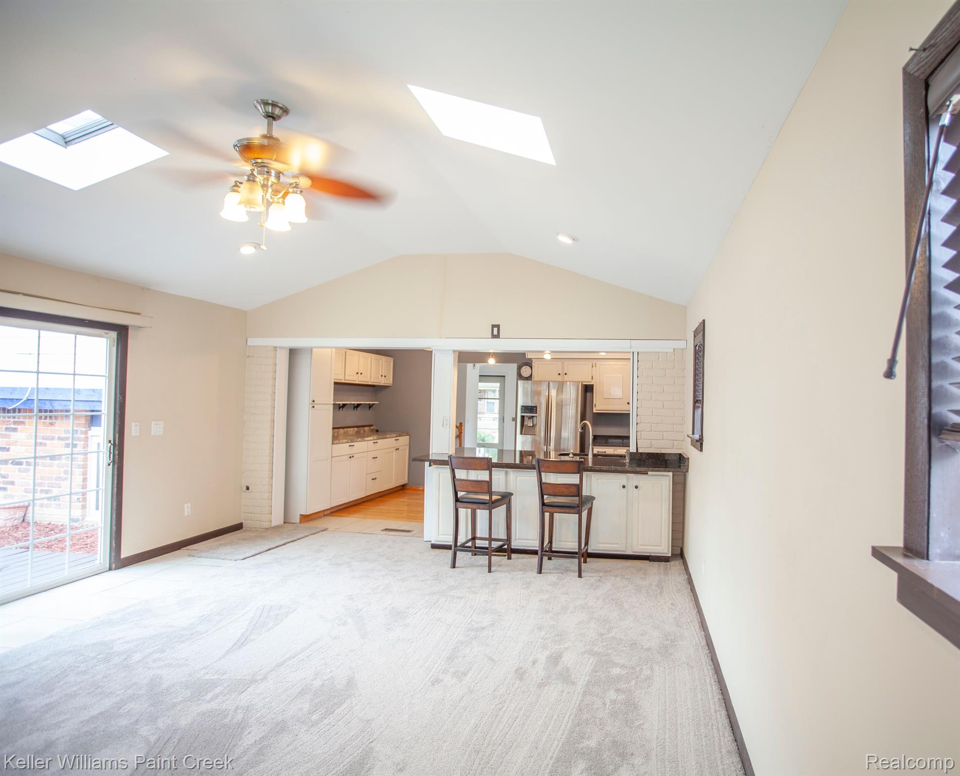 903 E SUNNYBROOK Drive