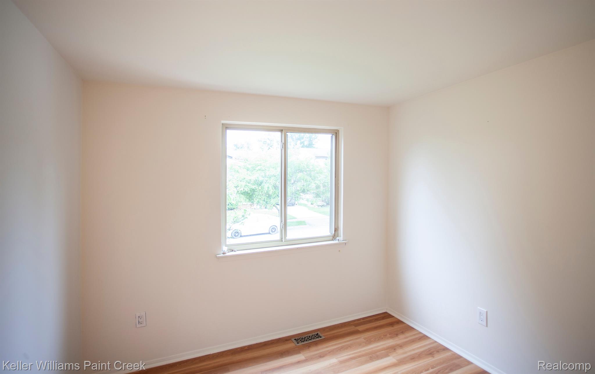 903 E SUNNYBROOK Drive