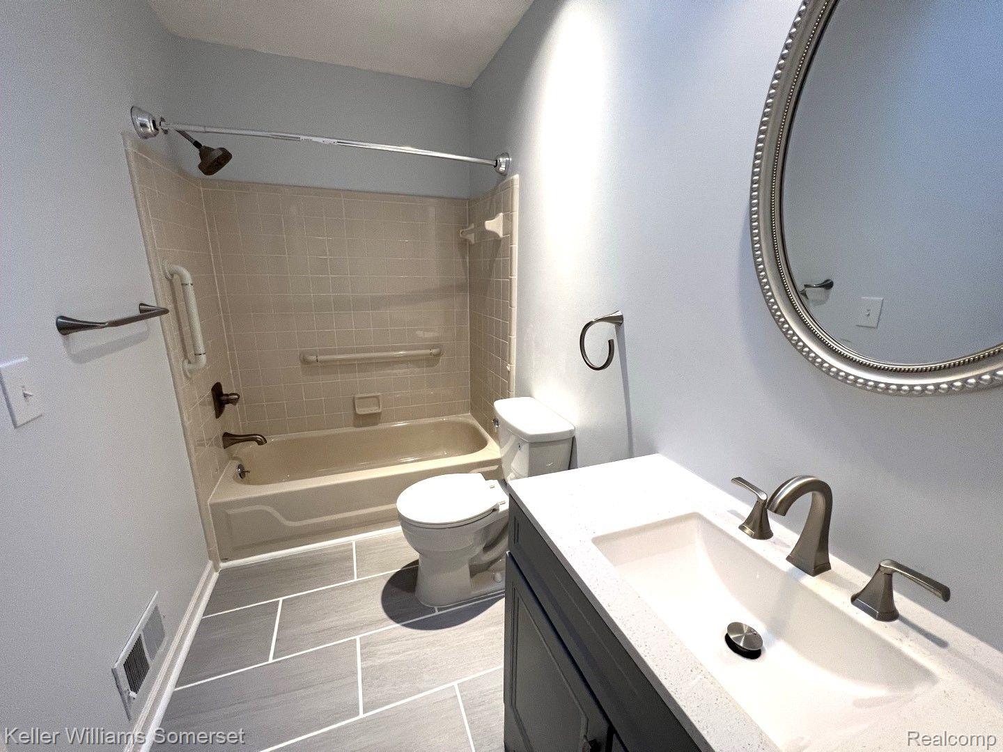 2213 LONDON BRIDGE Drive