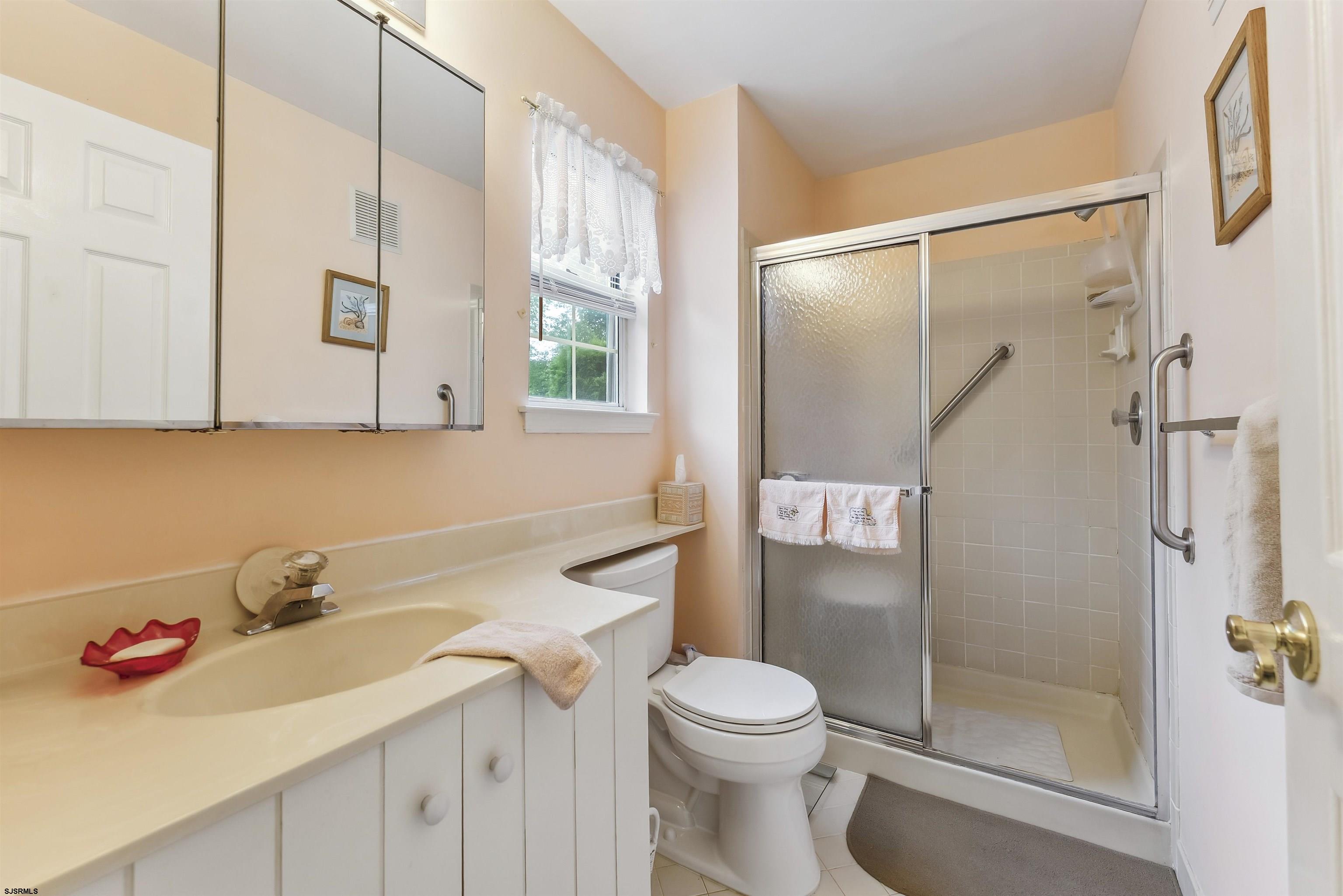 550 Central Ave Unit: B1