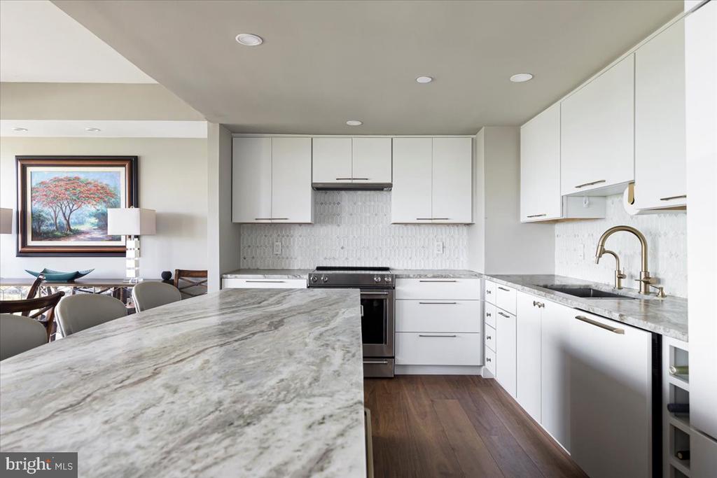 1530 Key Blvd #904