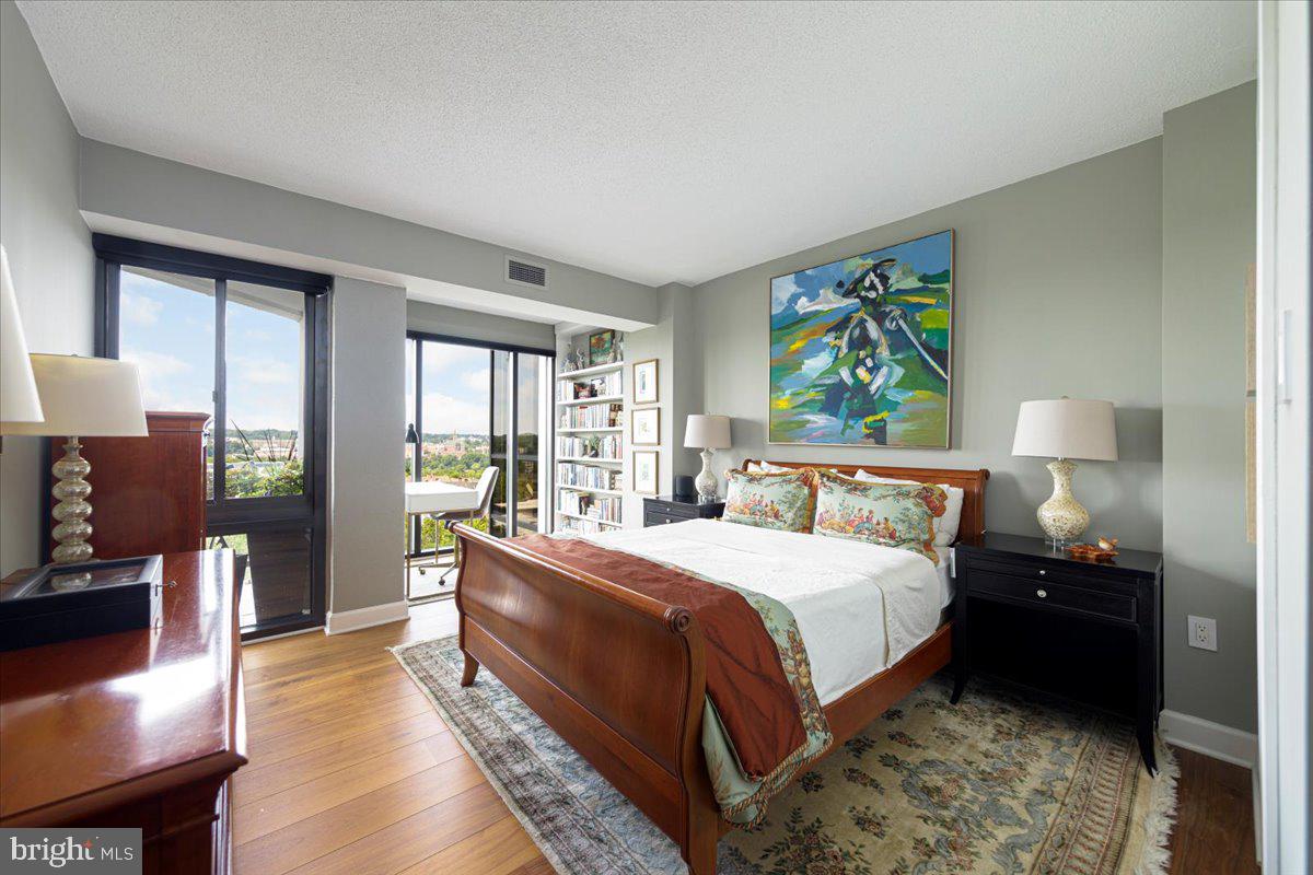1530 Key Blvd #904