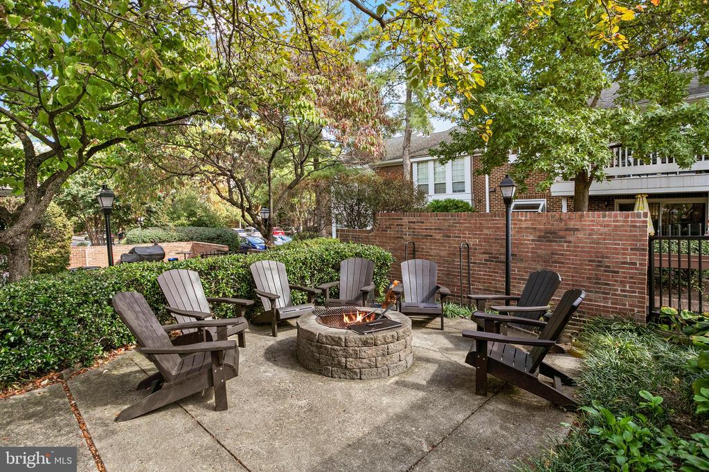 2506 S Arlington Mill Dr #C
