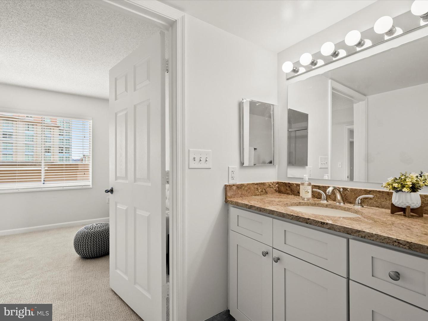 2121 Jamieson Ave #507
