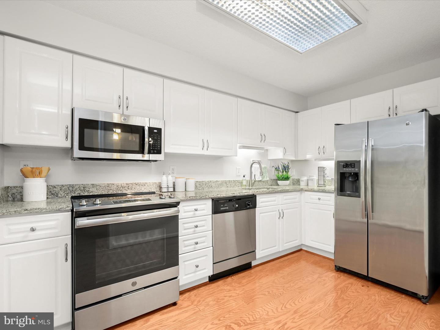 2121 Jamieson Ave #507