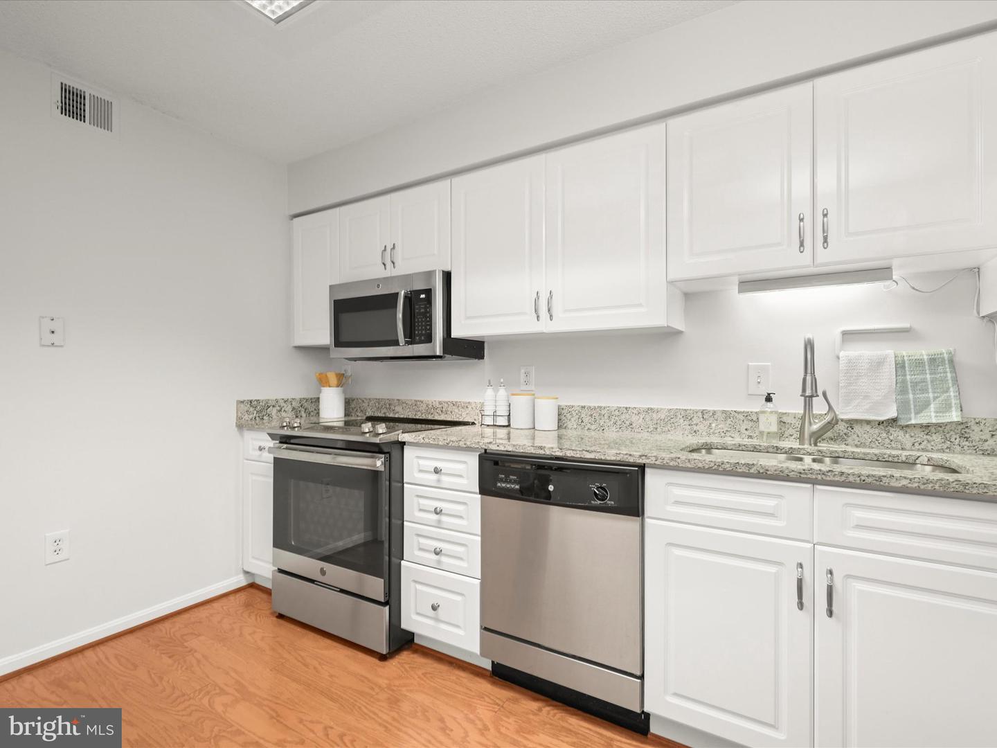 2121 Jamieson Ave #507