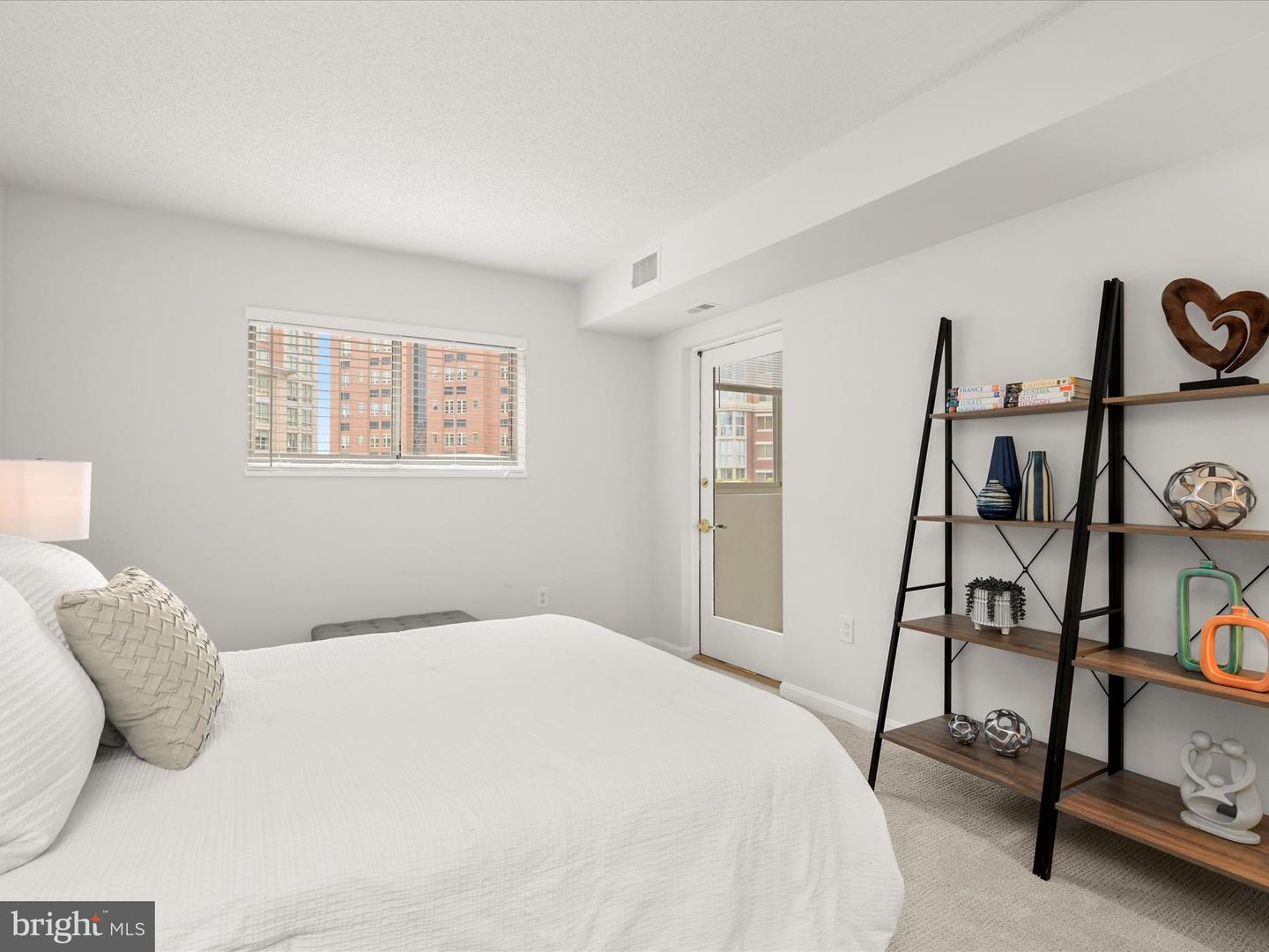 2121 Jamieson Ave #507