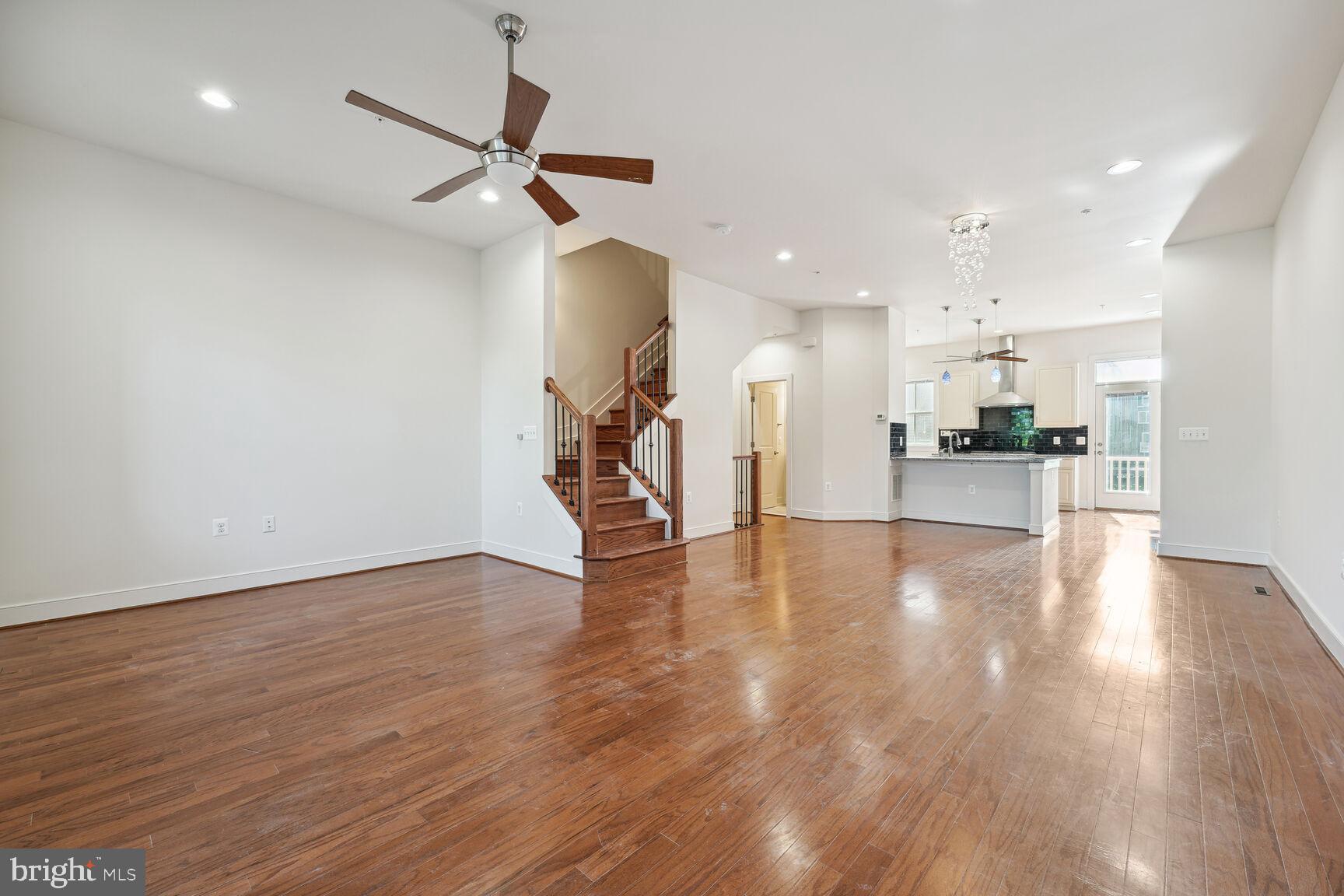 2204 Potomac Ave
