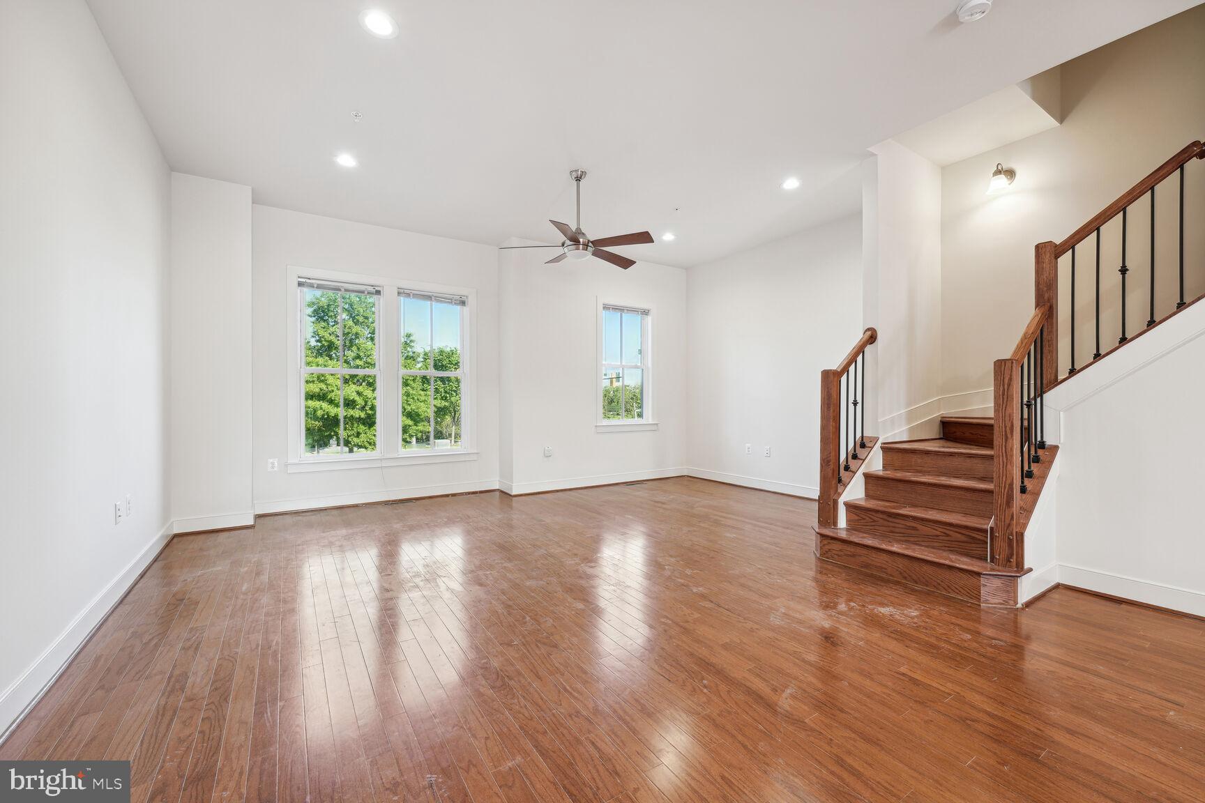 2204 Potomac Ave