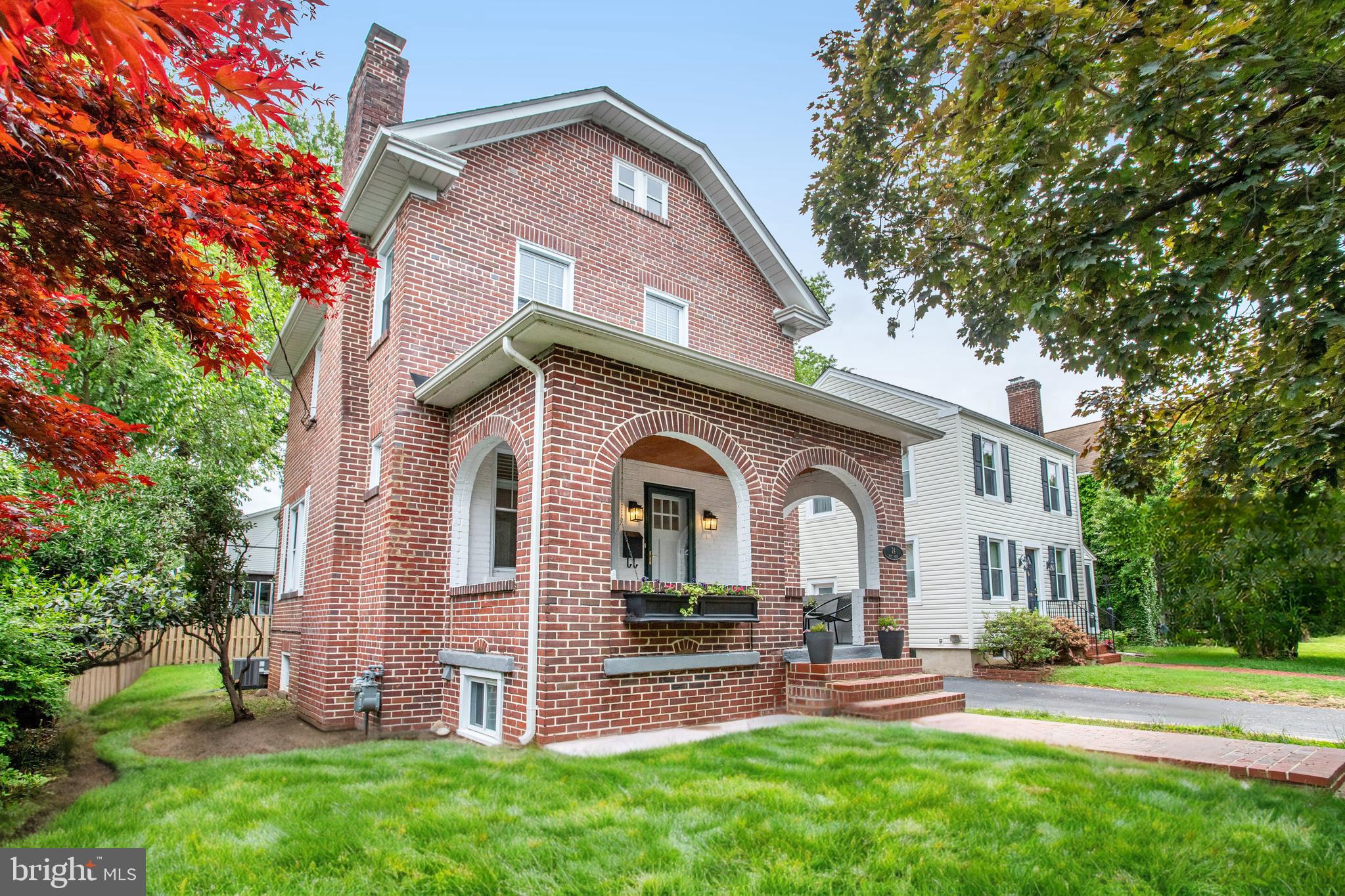 24 W Spring St