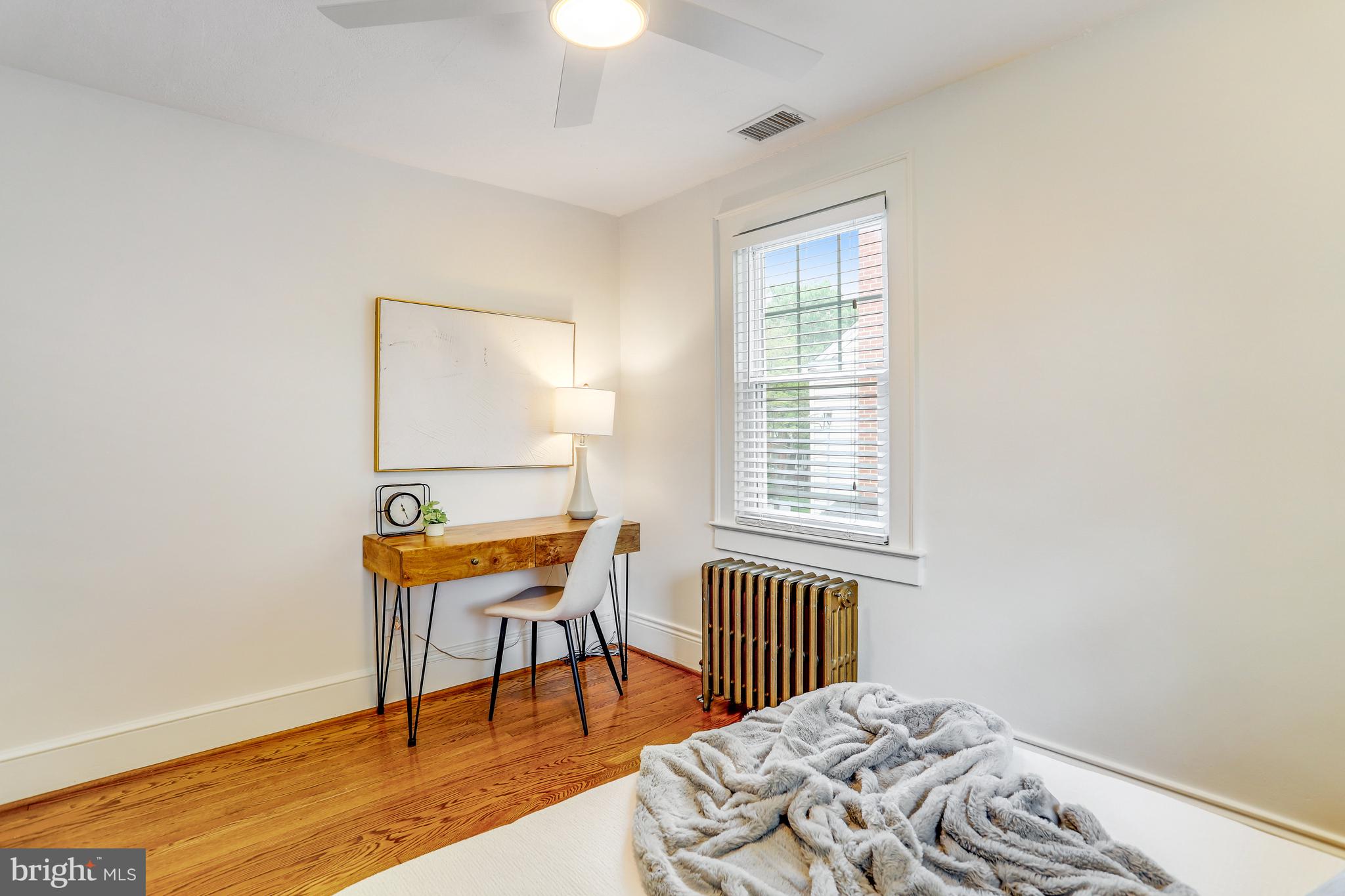 24 W Spring St