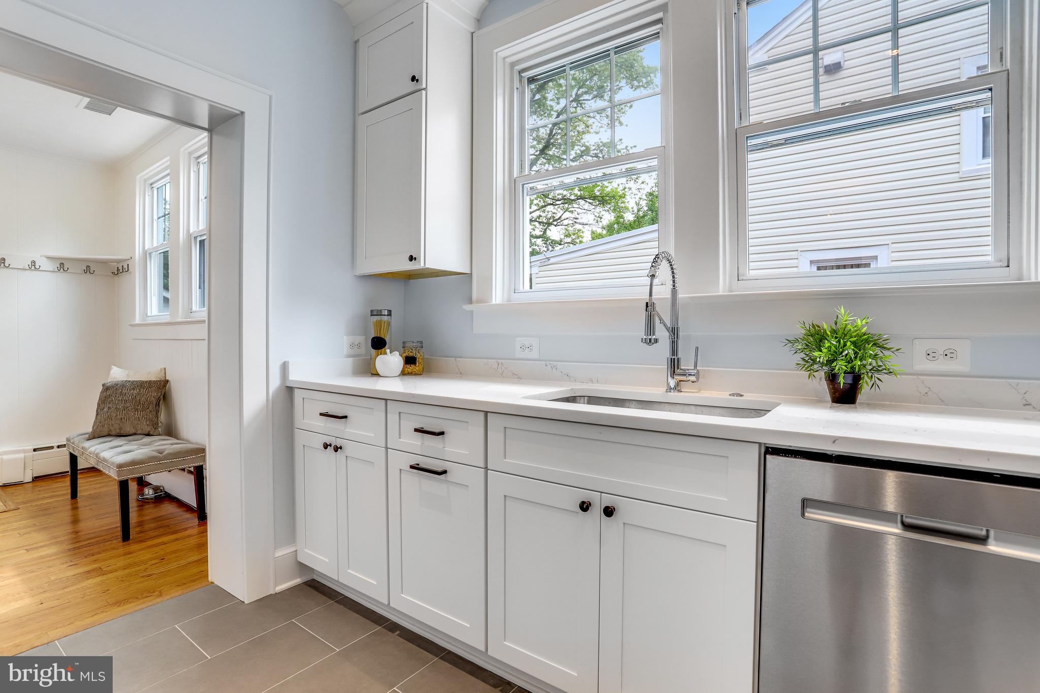 24 W Spring St
