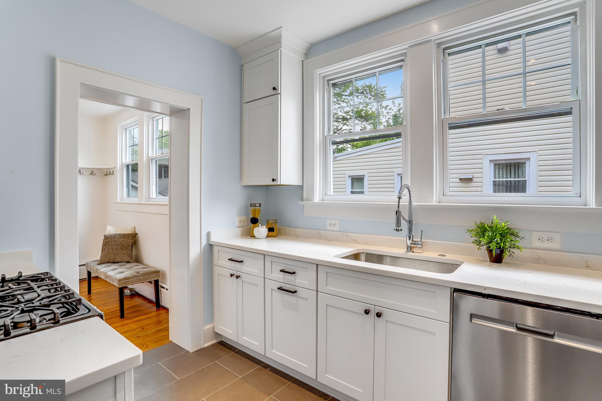 24 W Spring St