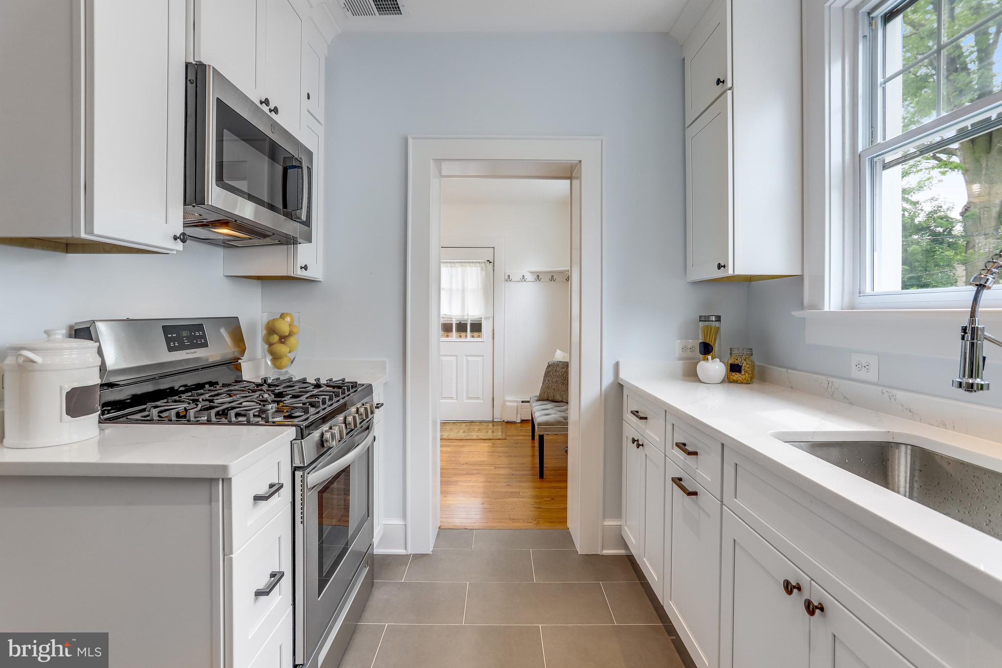 24 W Spring St