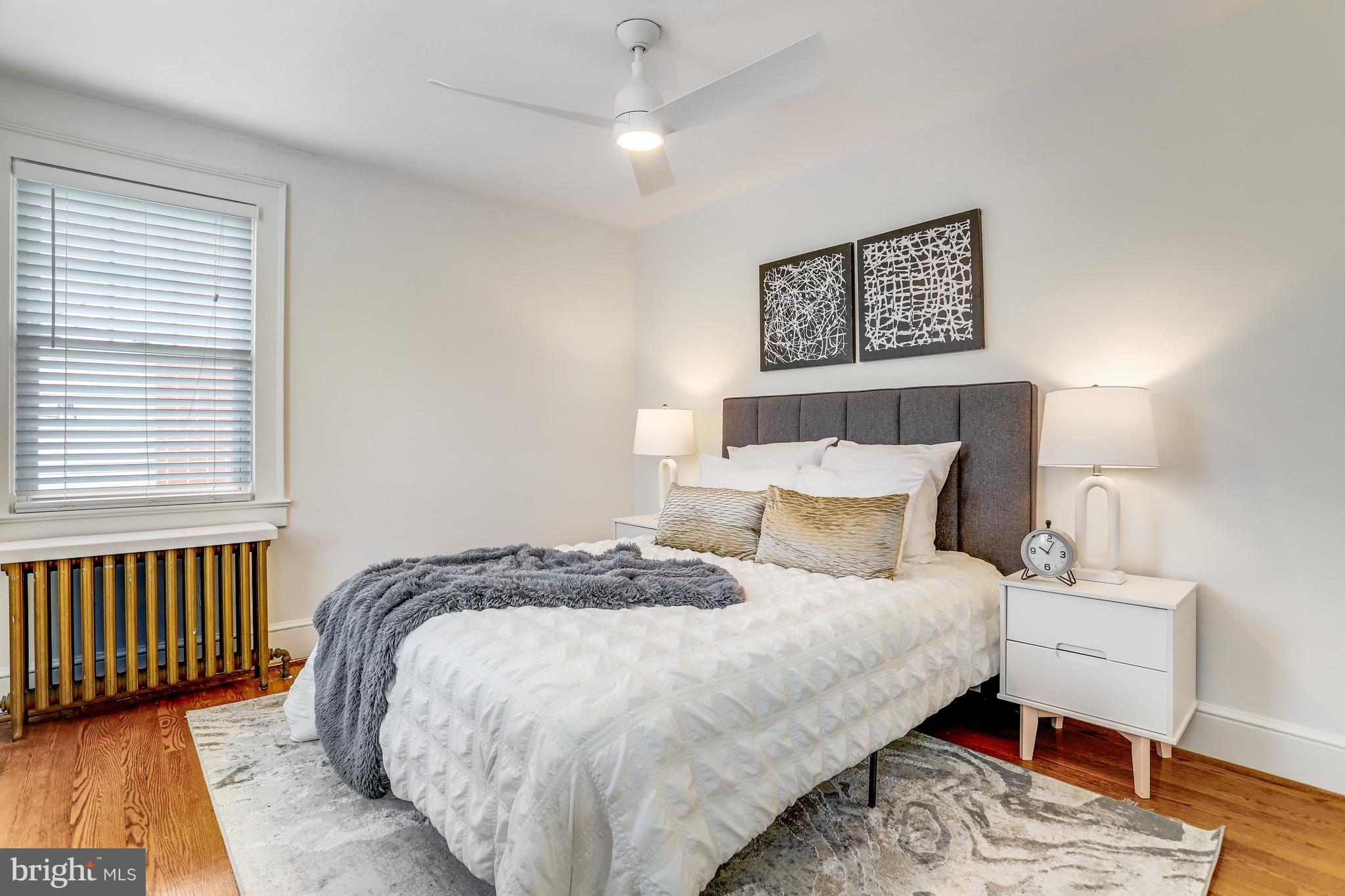 24 W Spring St