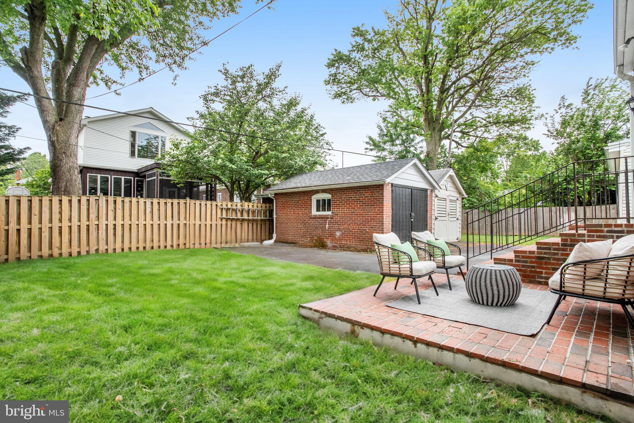 24 W Spring St
