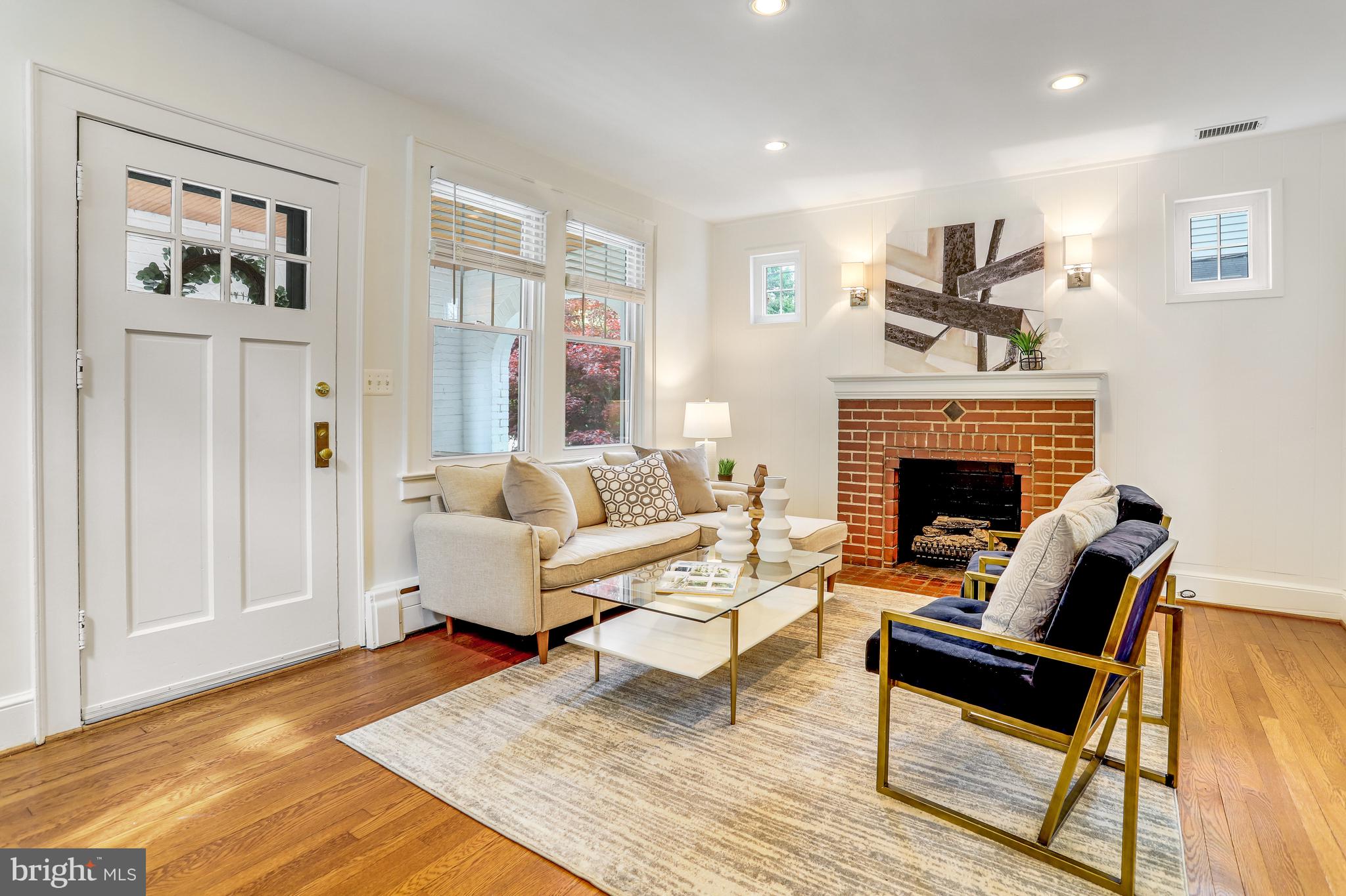 24 W Spring St