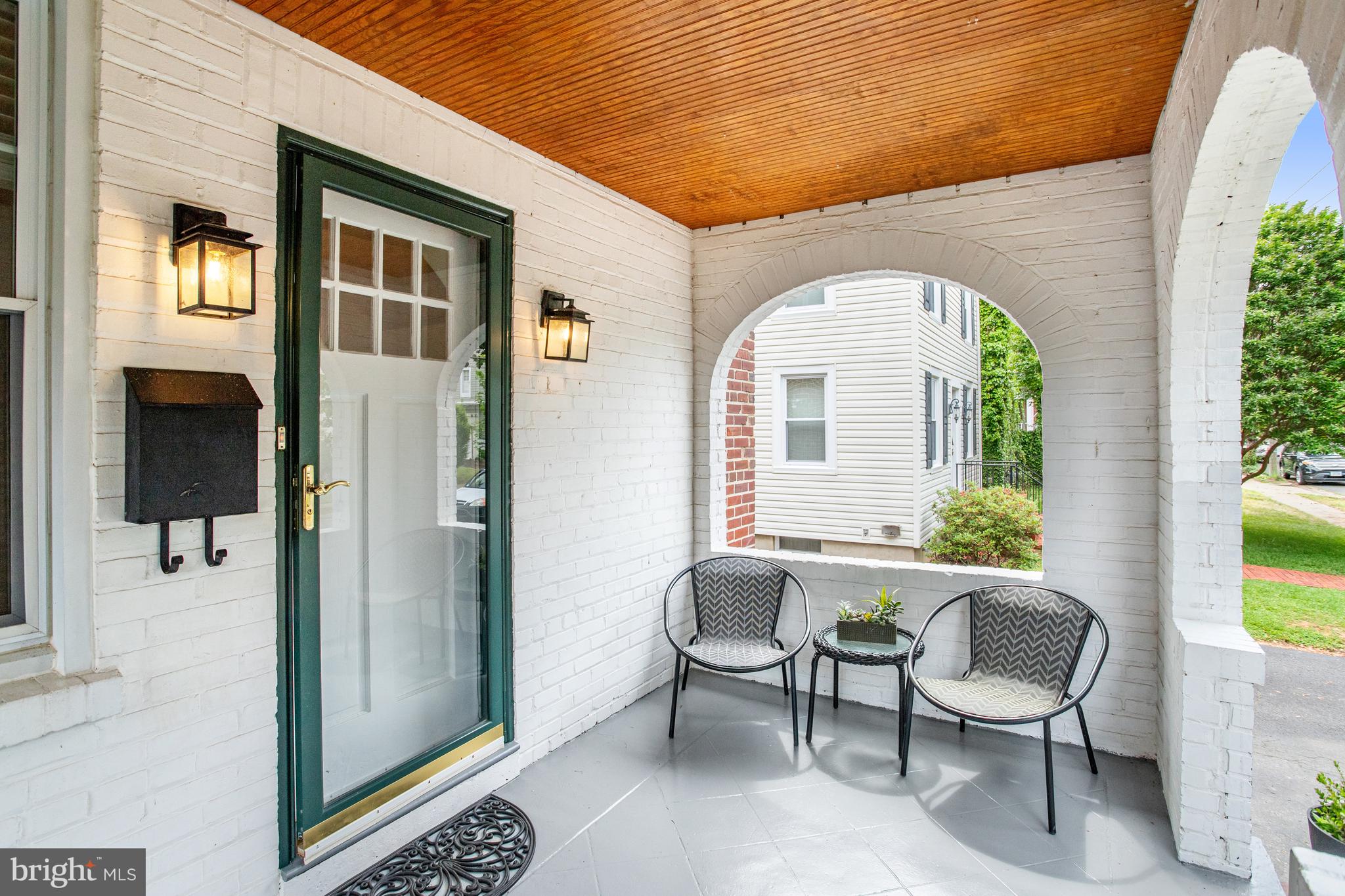 24 W Spring St
