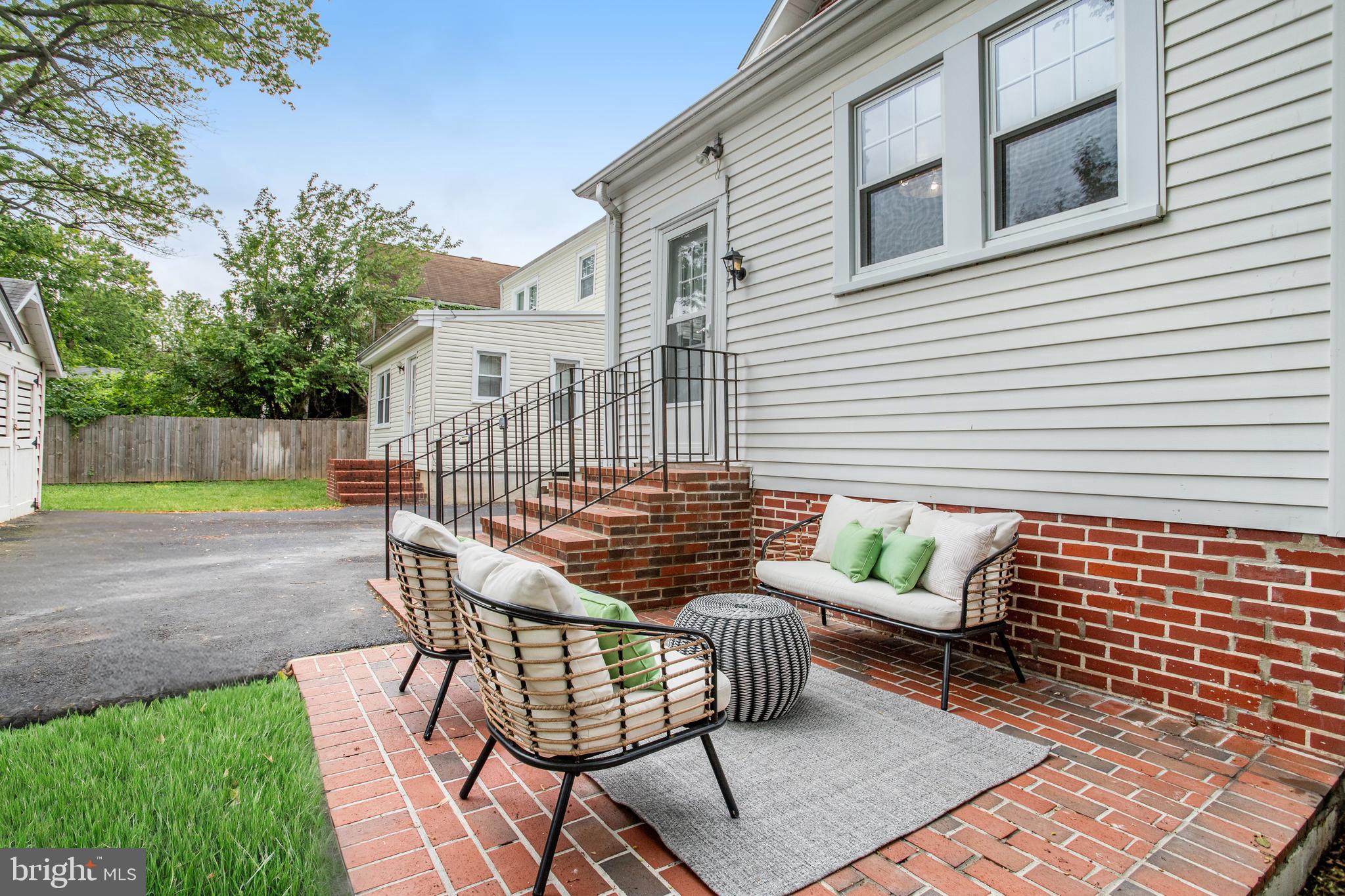 24 W Spring St