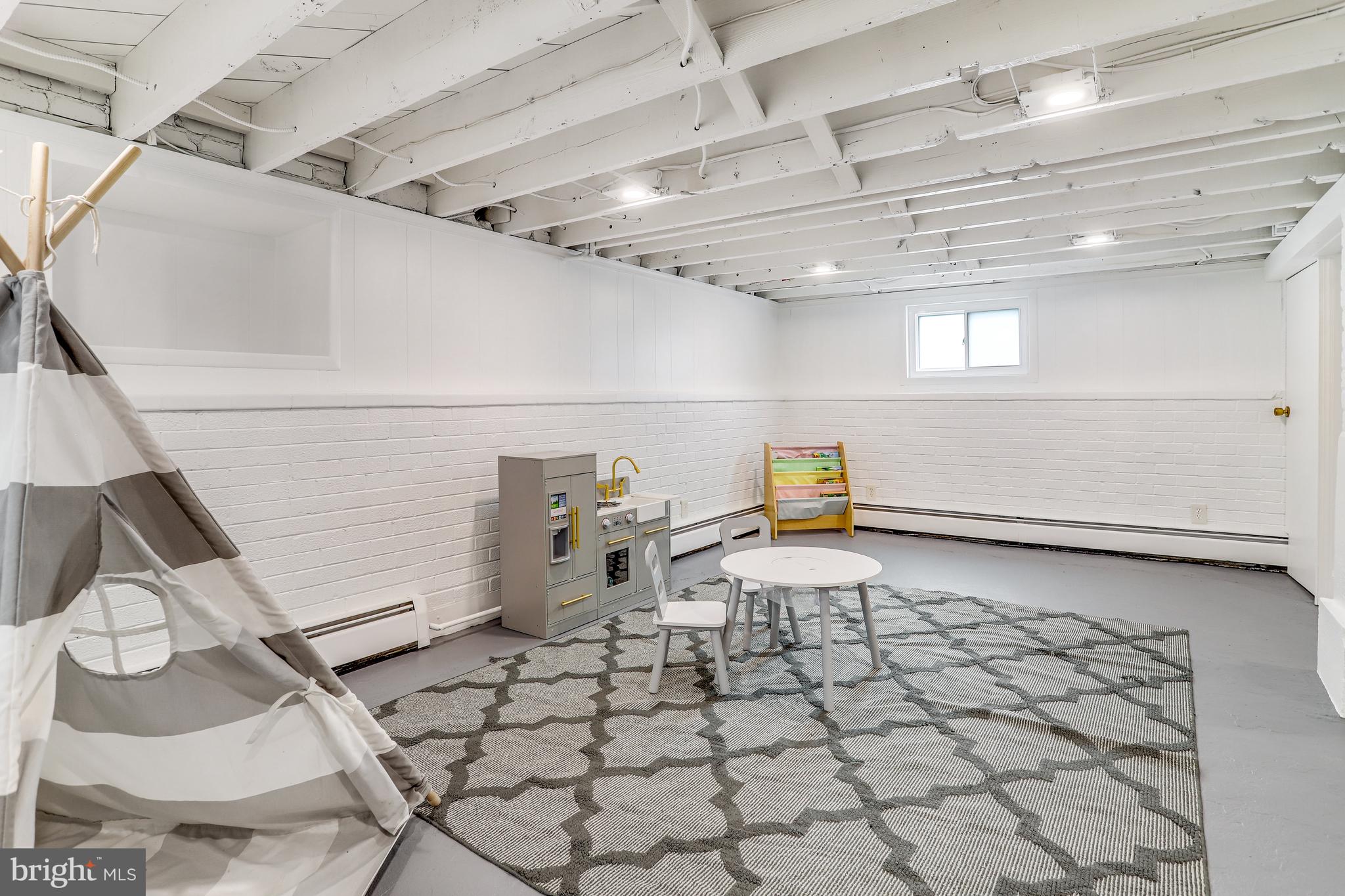 24 W Spring St
