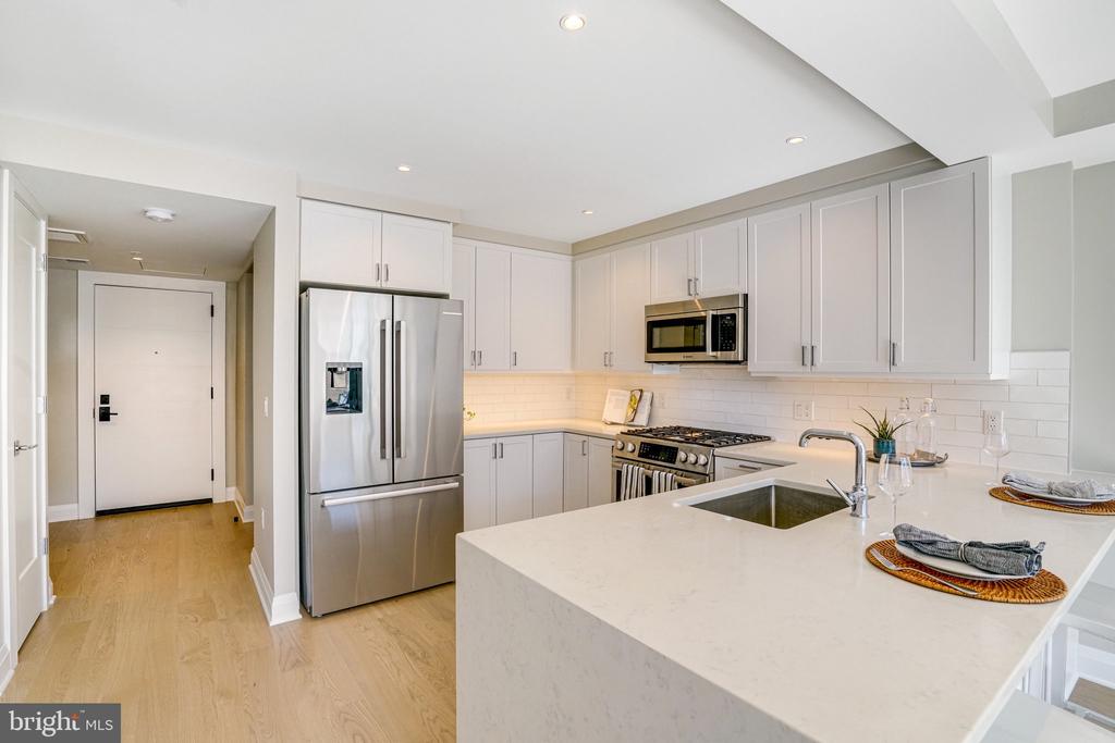 925 N Fairfax St #307