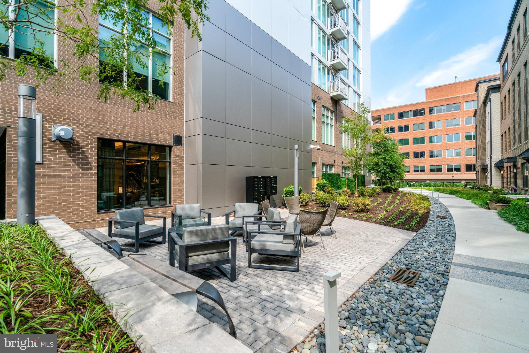 925 N Fairfax St #307