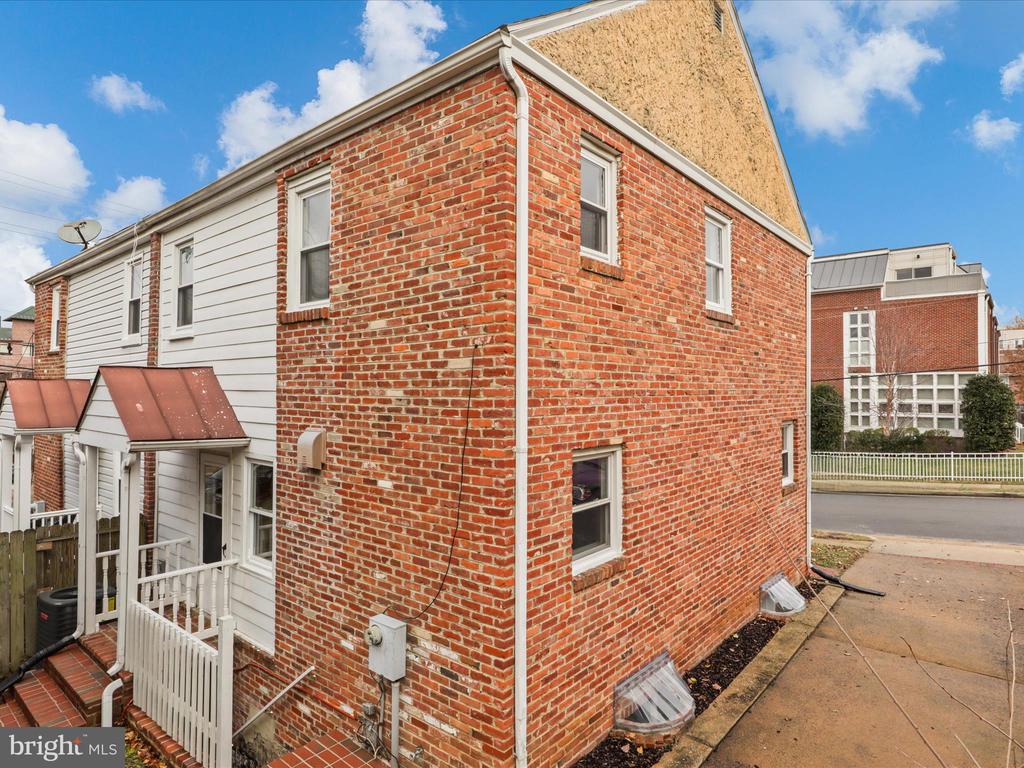 101 Evans Ln