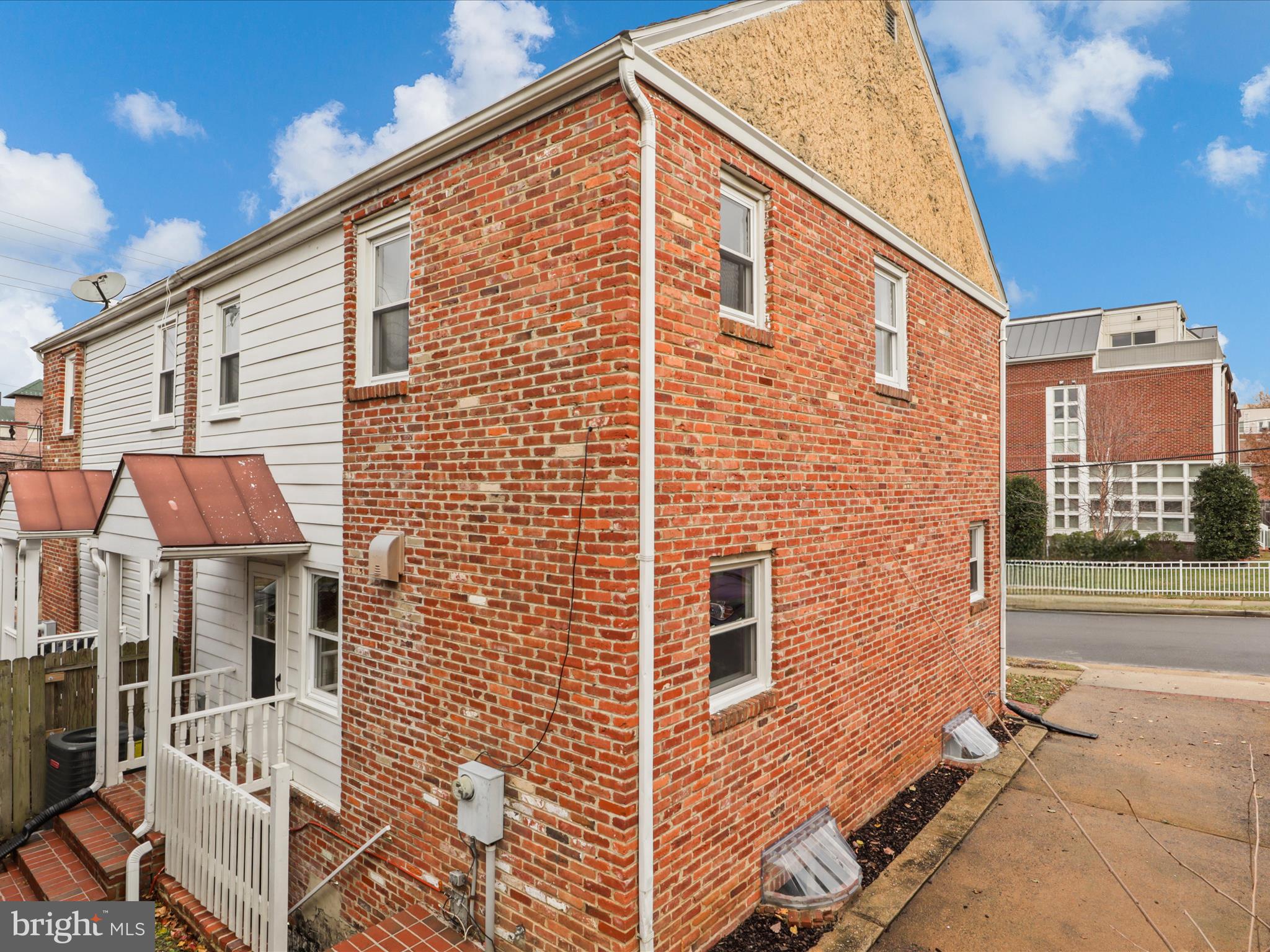 101 Evans Ln